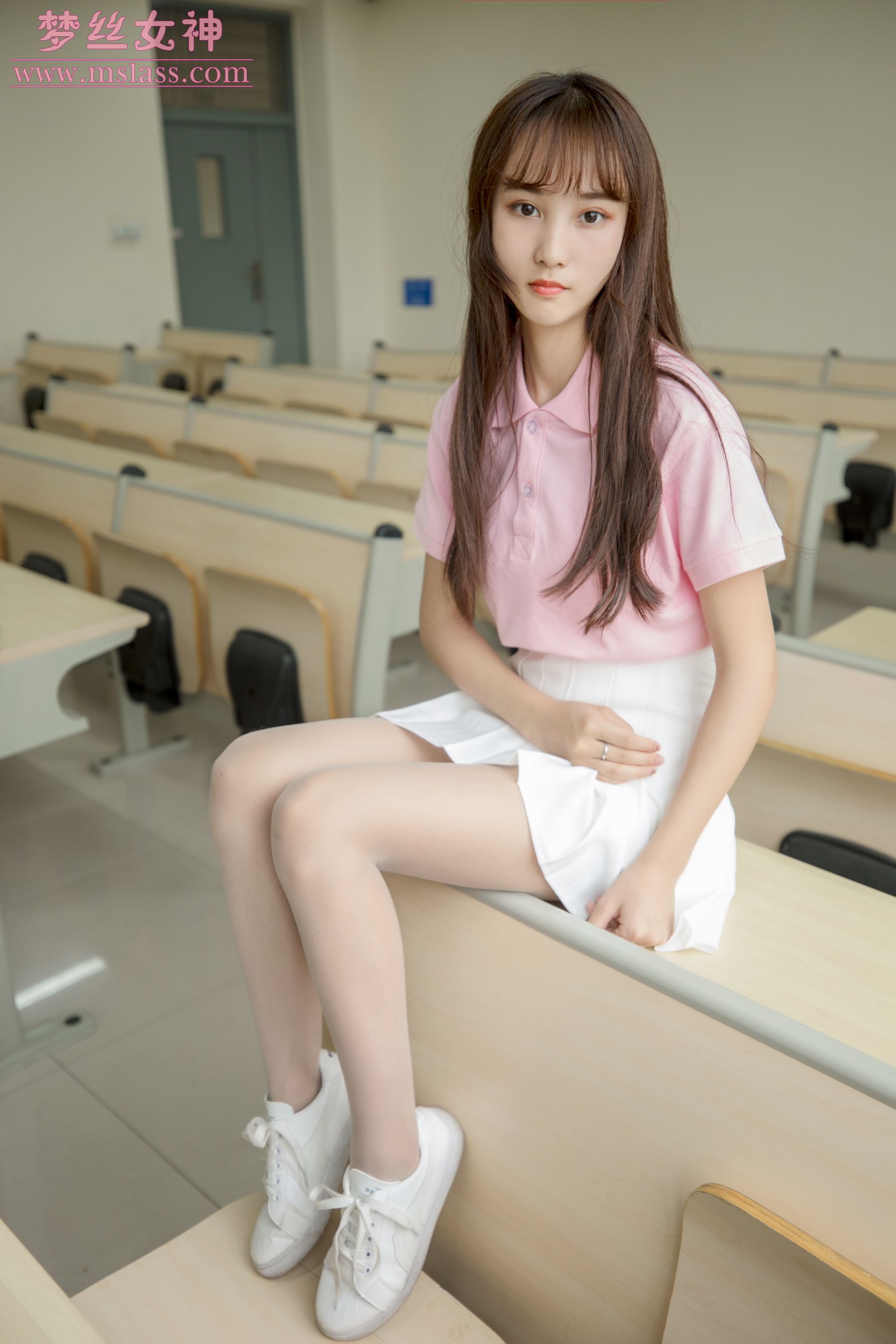 [梦丝女神MSLASS]  小兔 校园黑丝和白丝的可爱_第4张