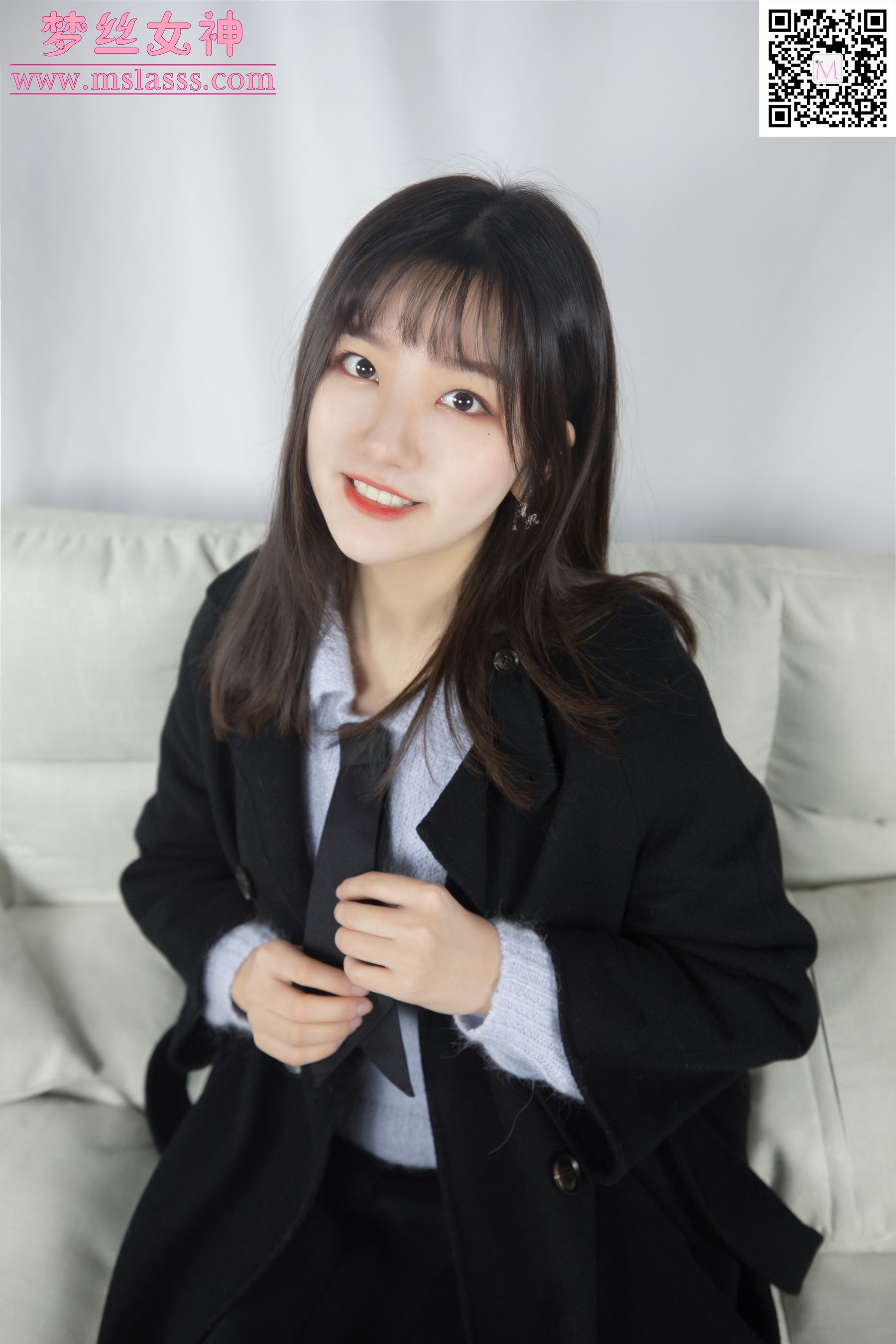 [梦丝女神MSLASS]  小盐 黑风衣下的美腿_第2张