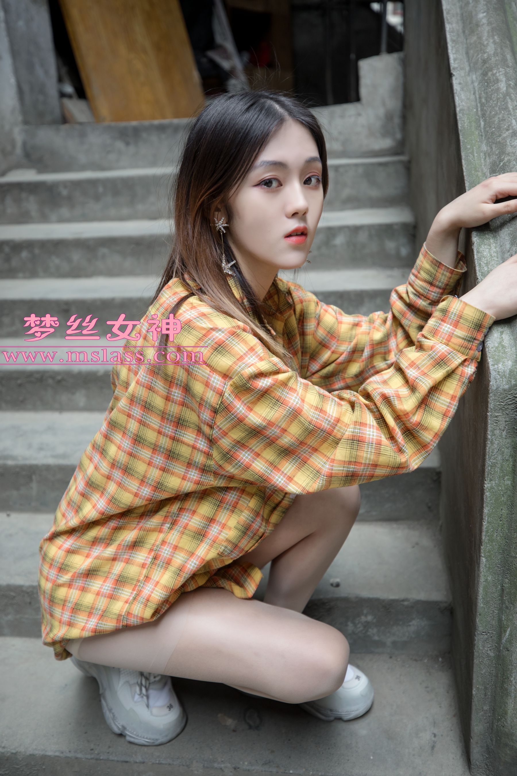 [梦丝女神MSLASS]  梦素 复古楼的性感美_第3张