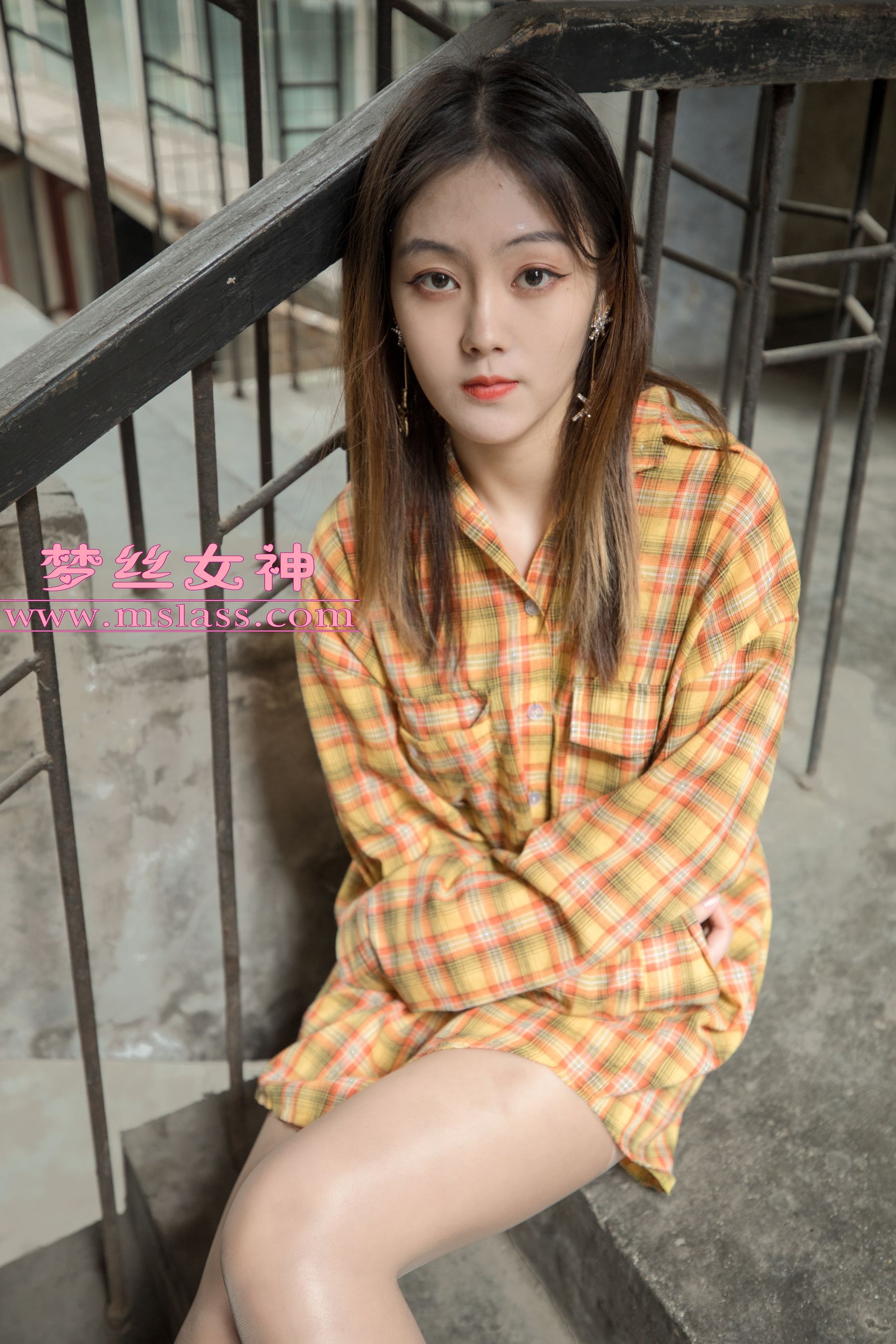 [梦丝女神MSLASS]  梦素 复古楼的性感美_第5张