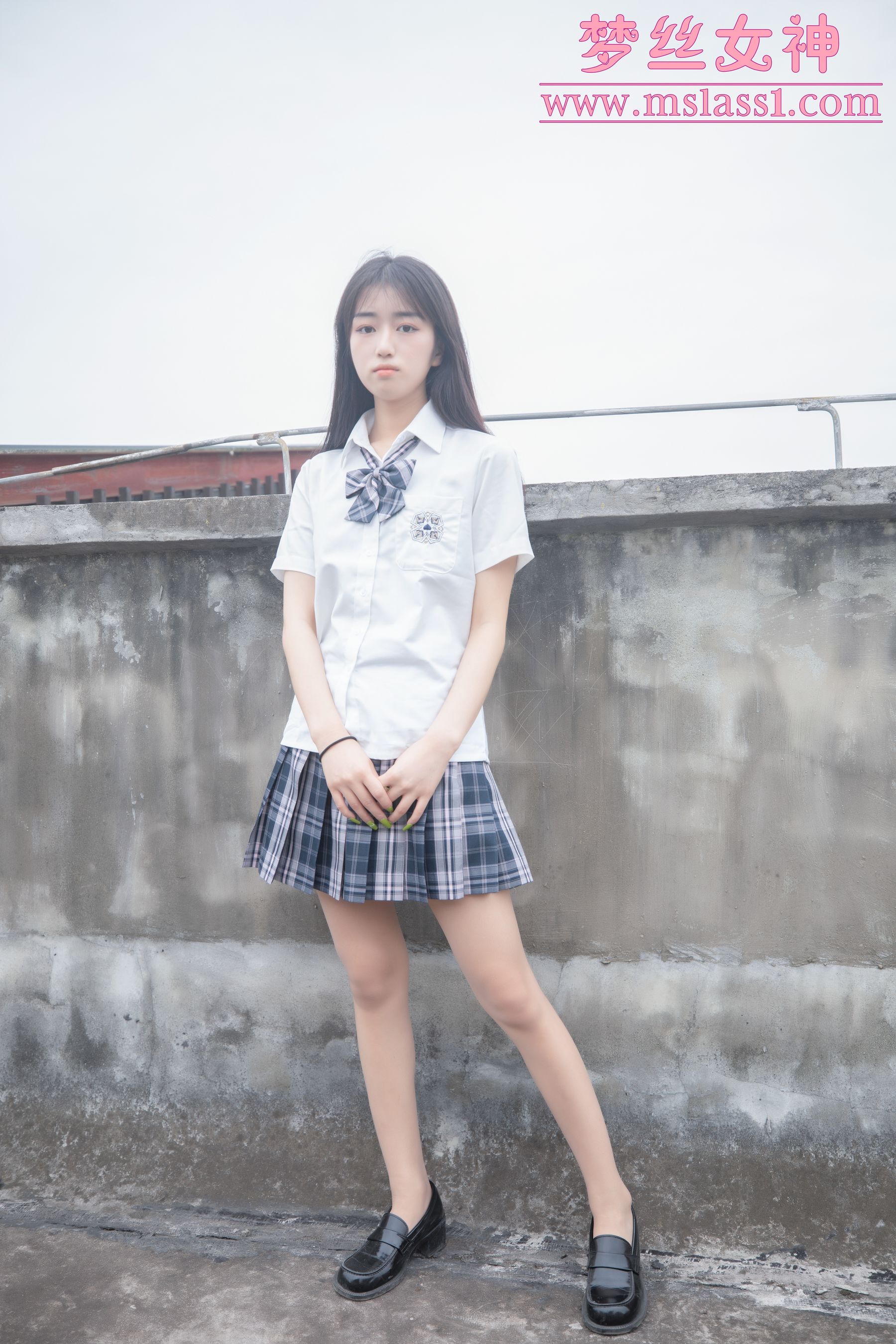 [梦丝女神MSLASS]  王娇娇 天台JK少女_第2张