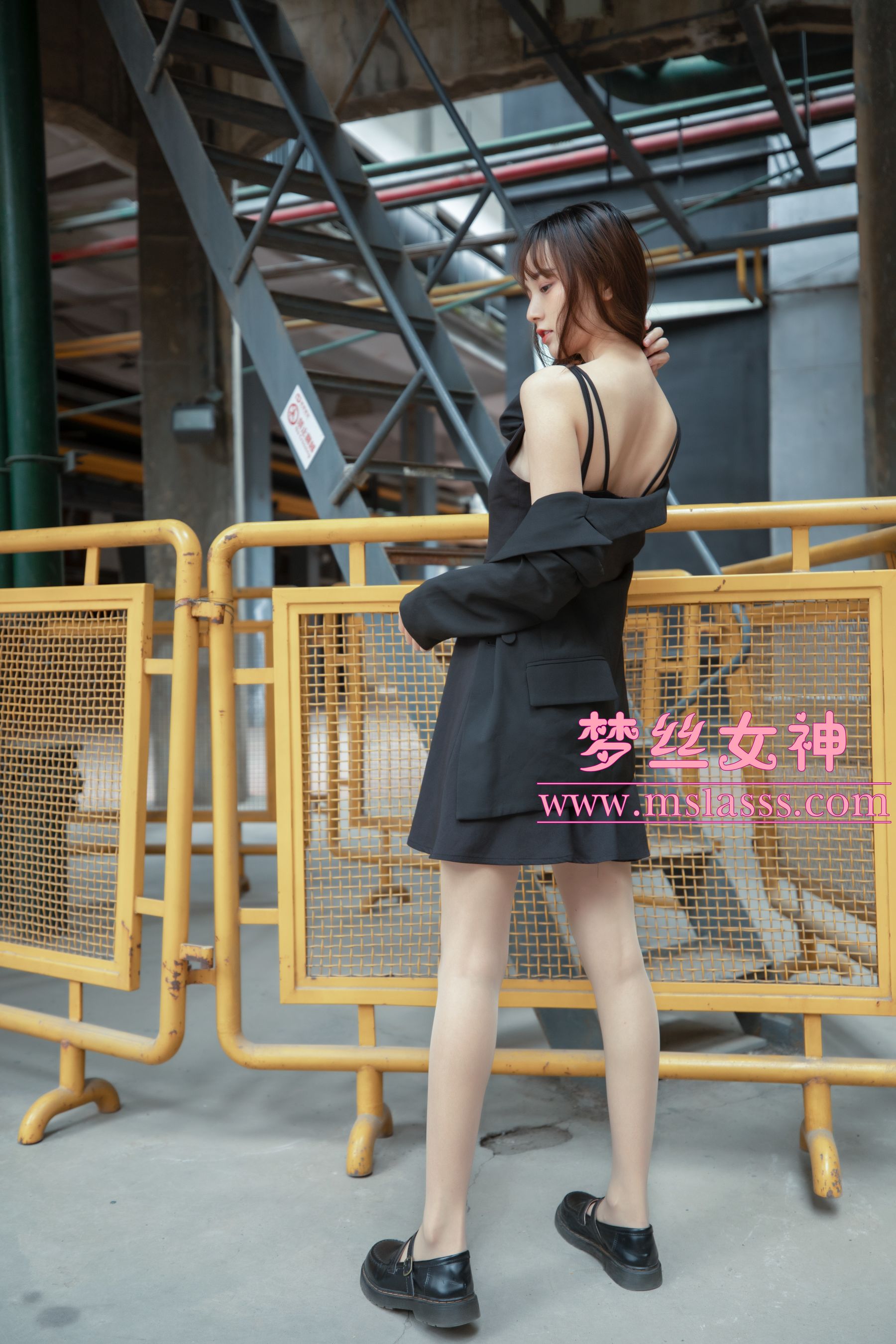 [梦丝女神MSLASS]  玥玥 火车超自然系_第2张
