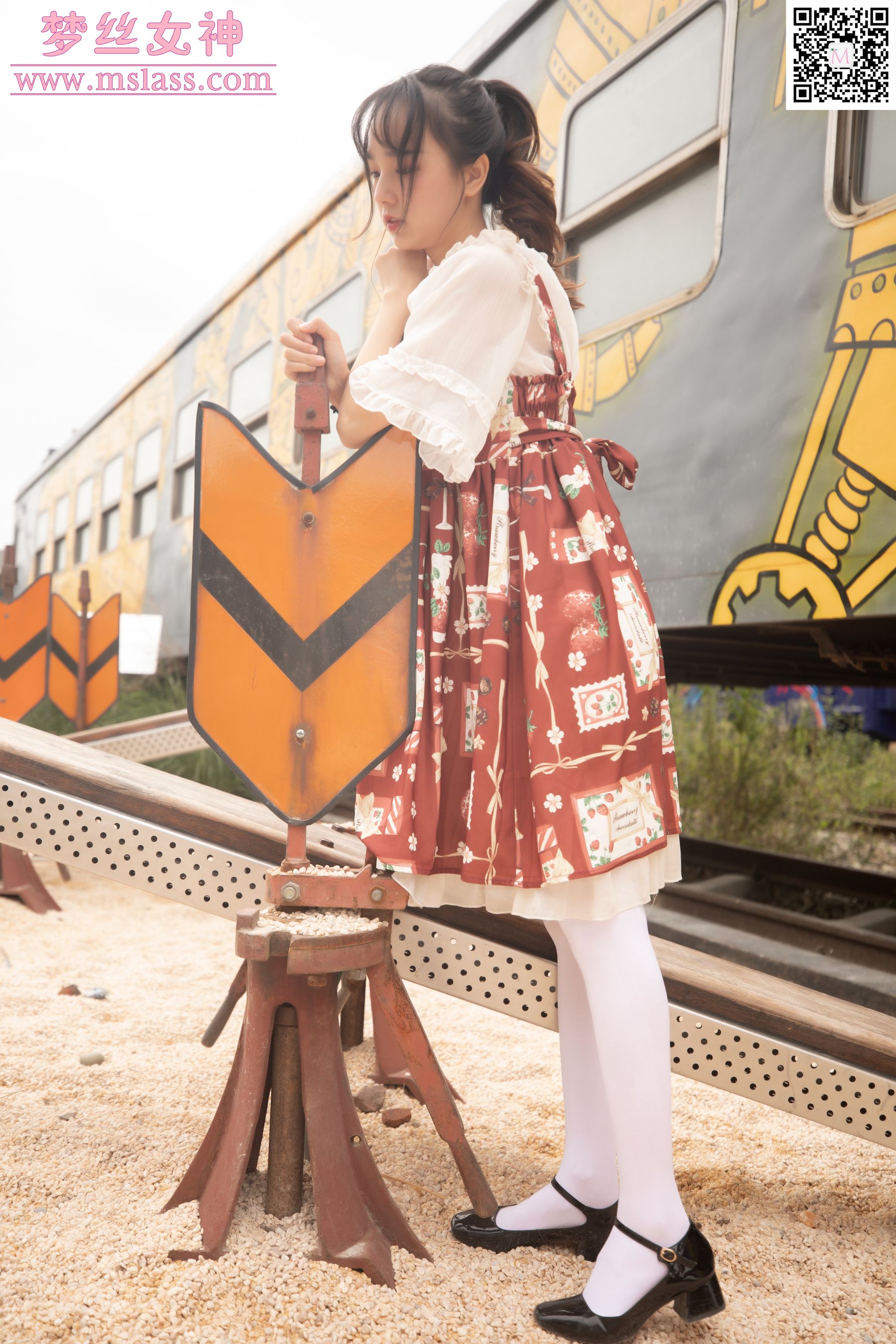 [梦丝女神MSLASS]  玥玥 白丝洛丽塔_第4张