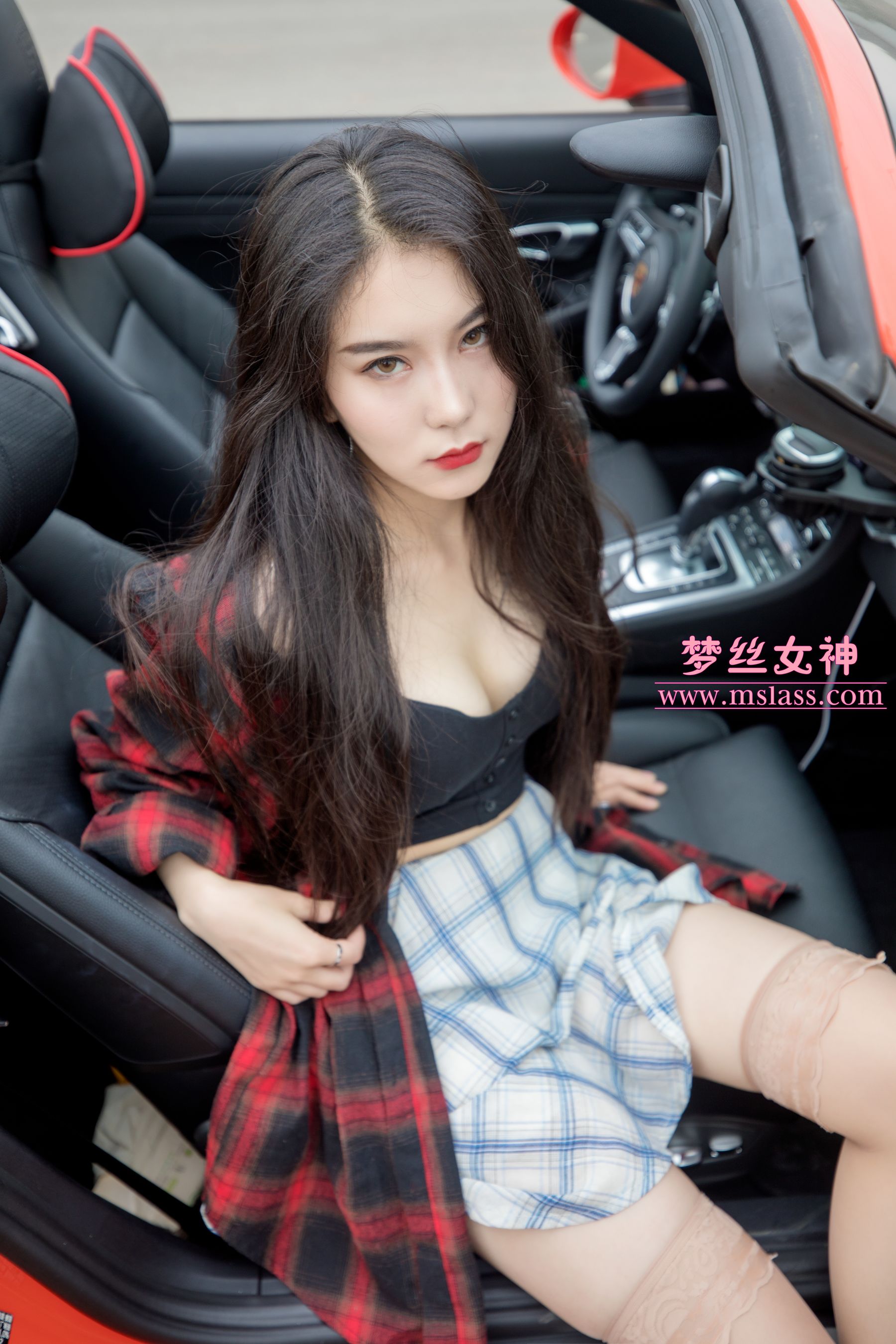 [梦丝女神MSLASS]  苏安希 跑车丝袜女神_第3张