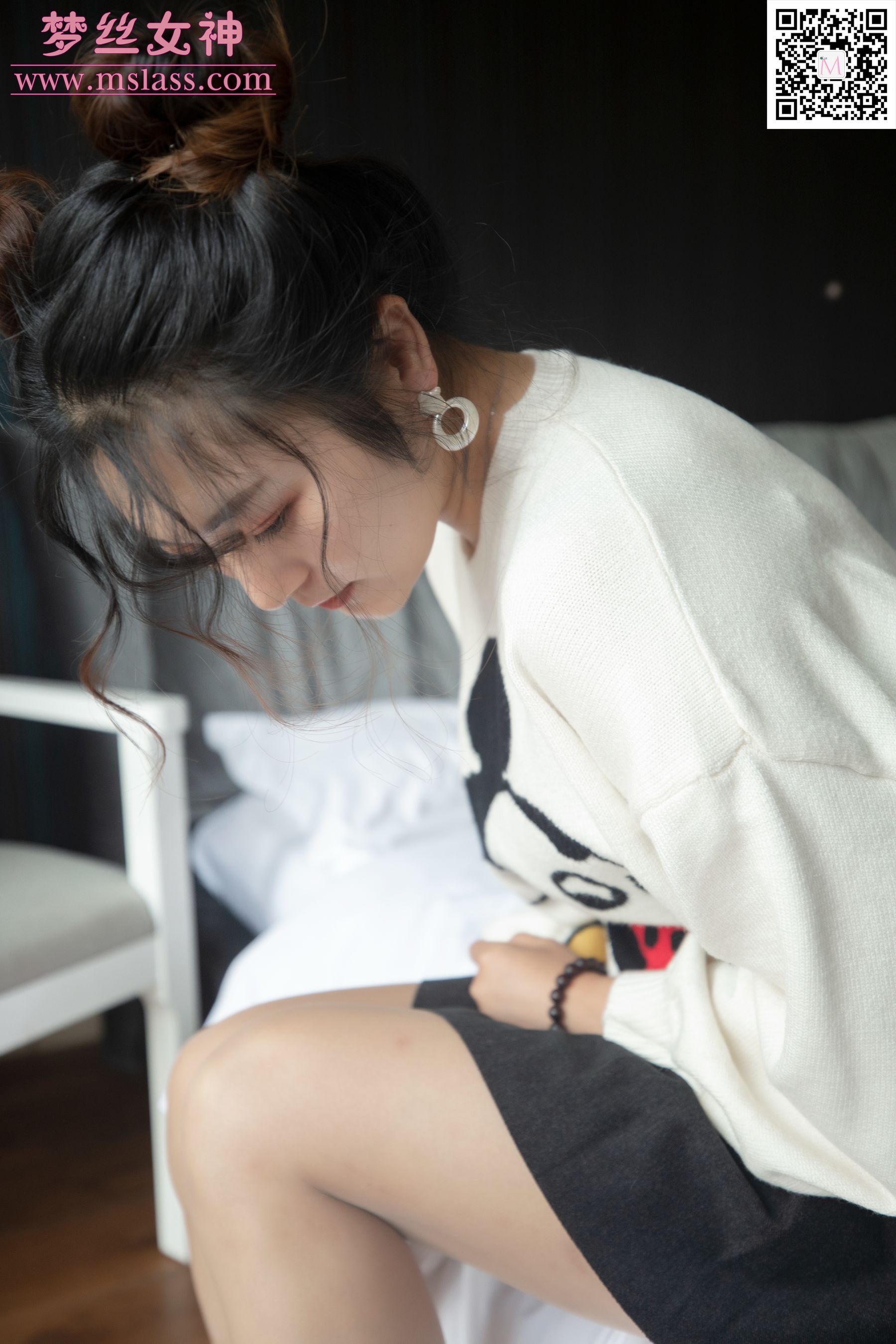 [梦丝女神MSLASS]  雨晨 白卫衣下的美_第3张