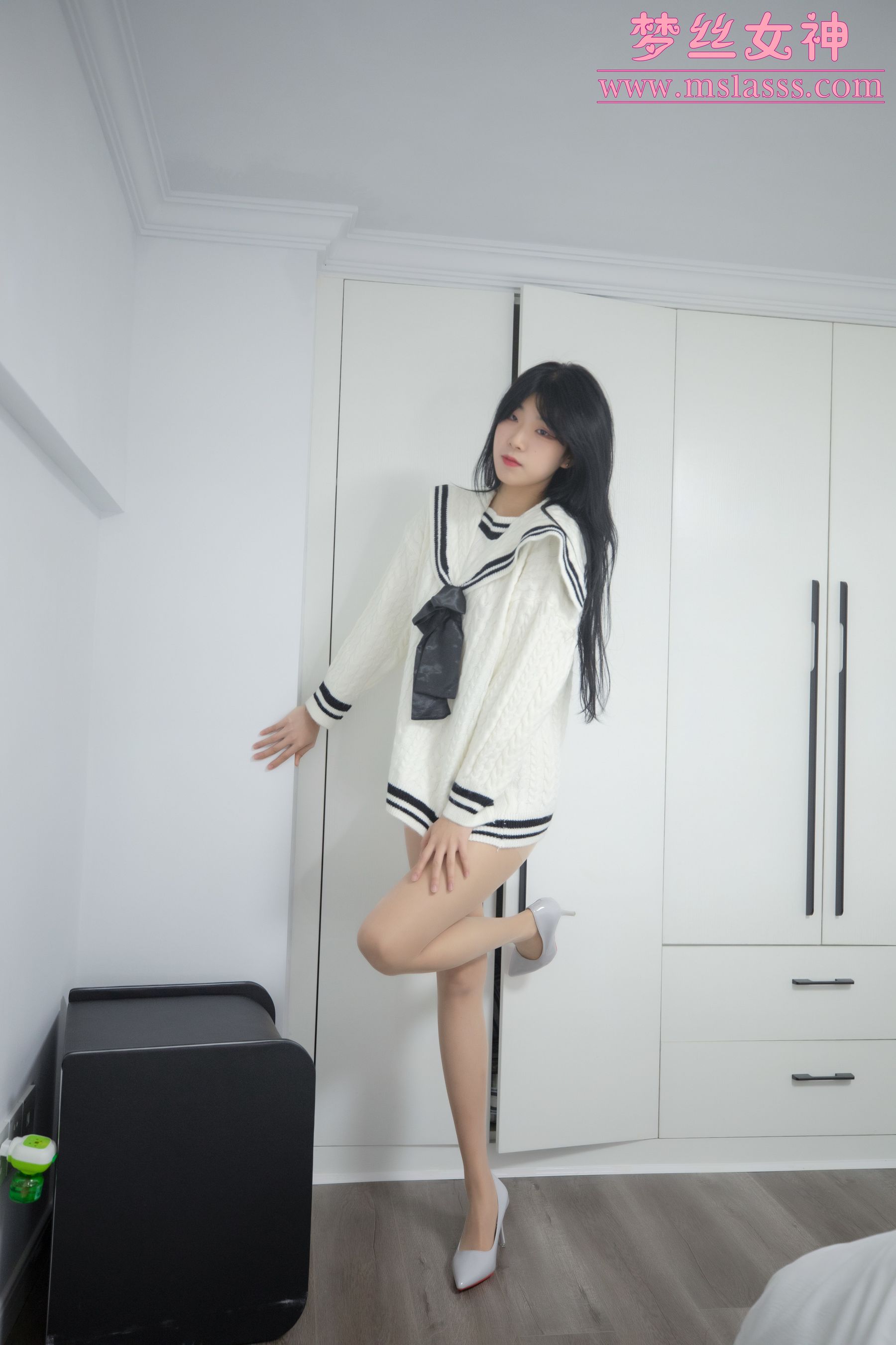 [梦丝女神MSLASS] 韩飞儿 白衣大长腿_第4张