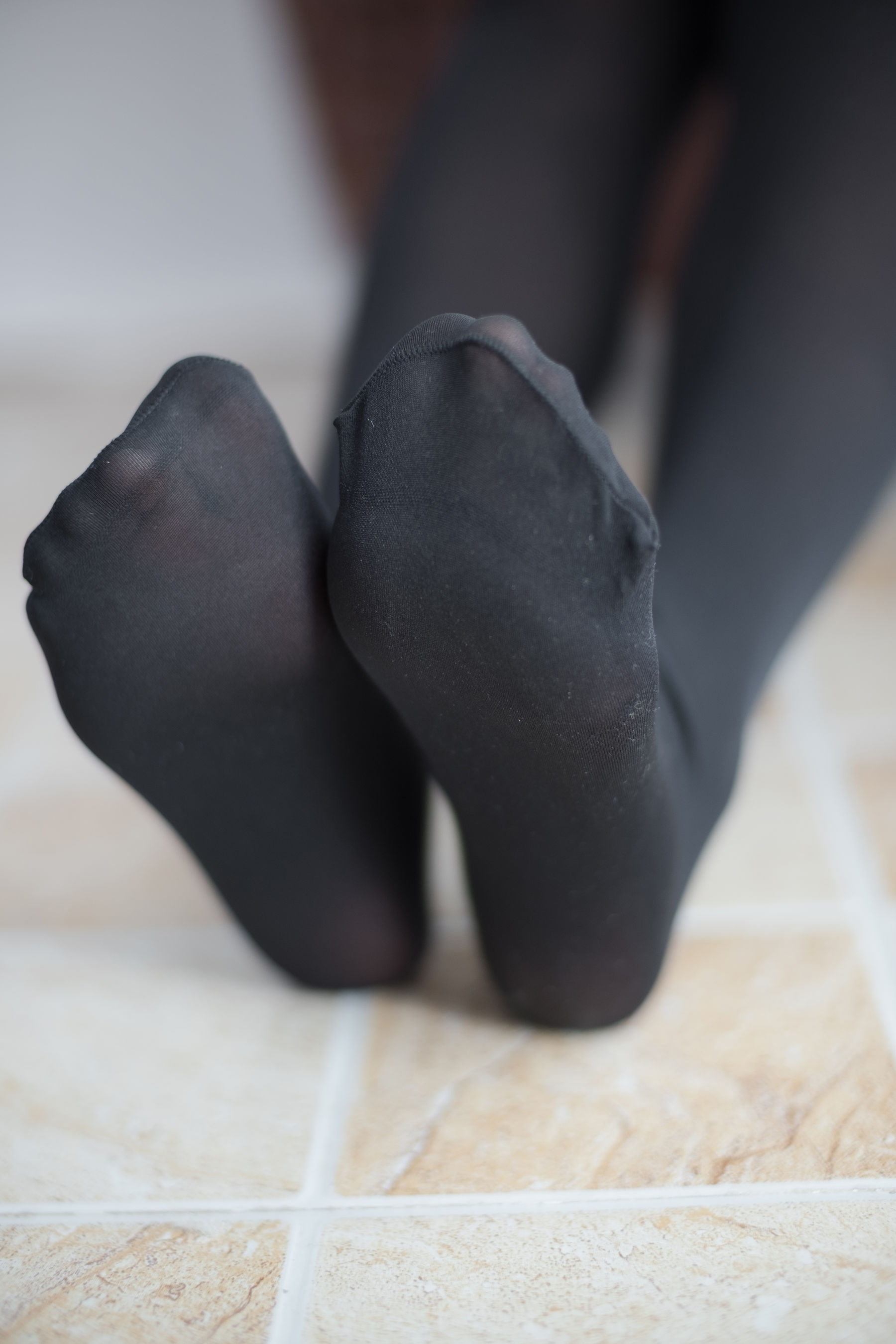 [森萝财团] R15-002 黑丝红格子裙_第2张