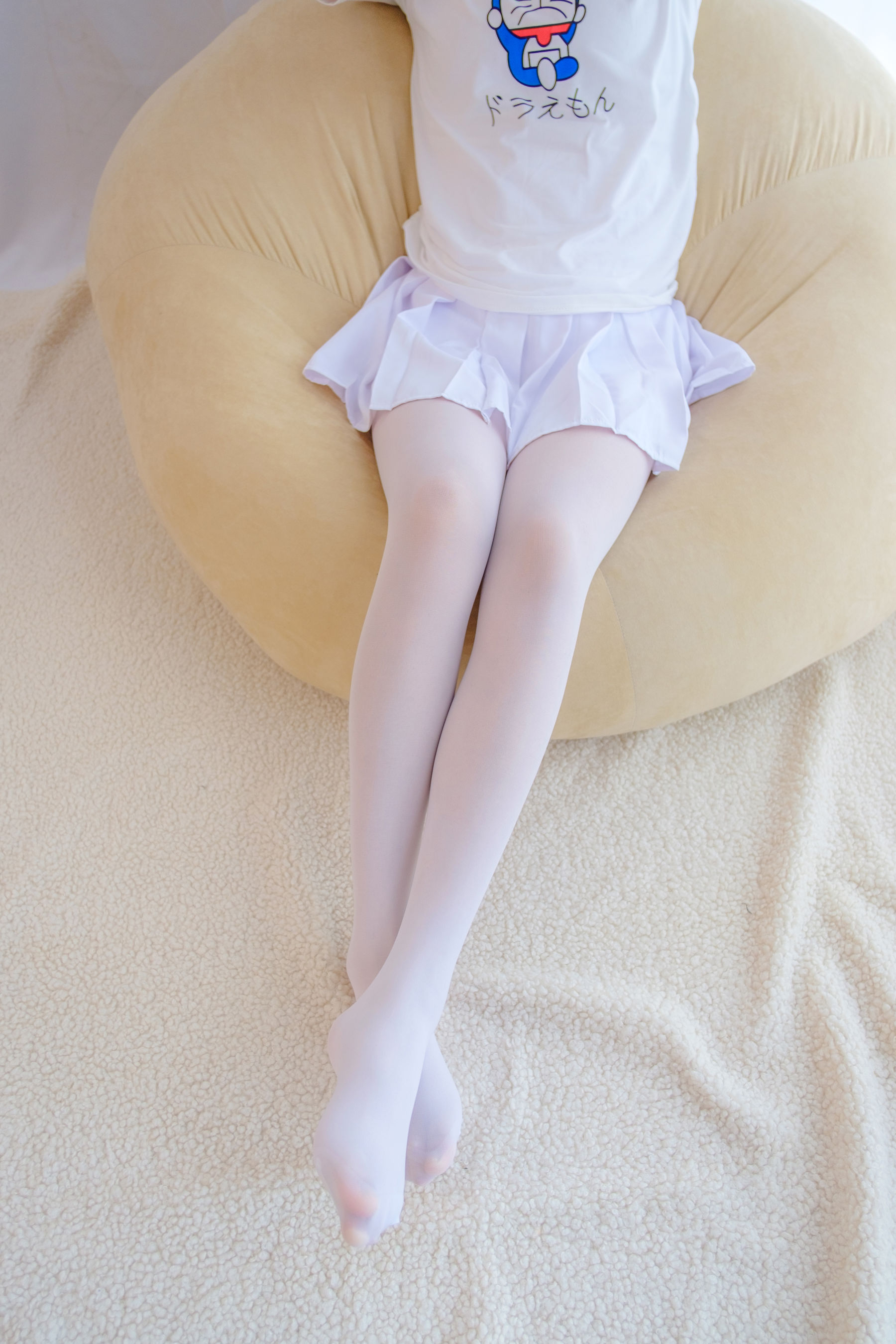 [森萝财团] R15-006 水嫩嫩的白丝美足_第2张