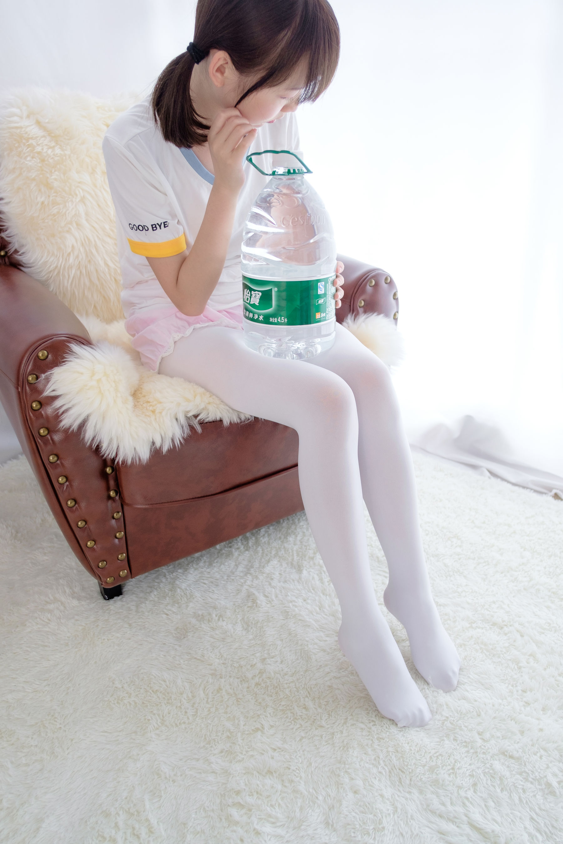 [森萝财团] R15-015 白丝萝莉玩桶装水_第5张