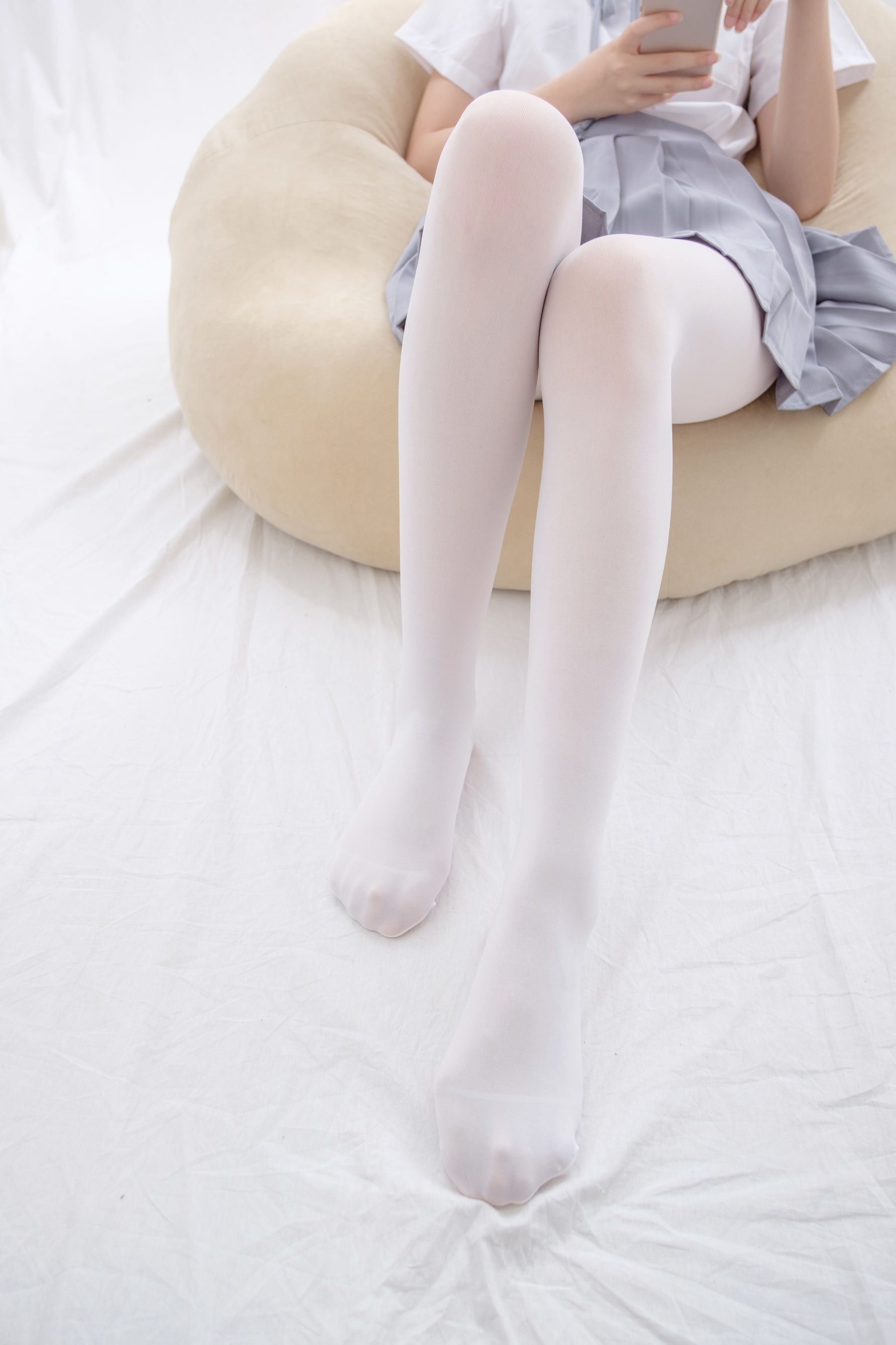 [森萝财团] R15-025 白丝足控_第3张