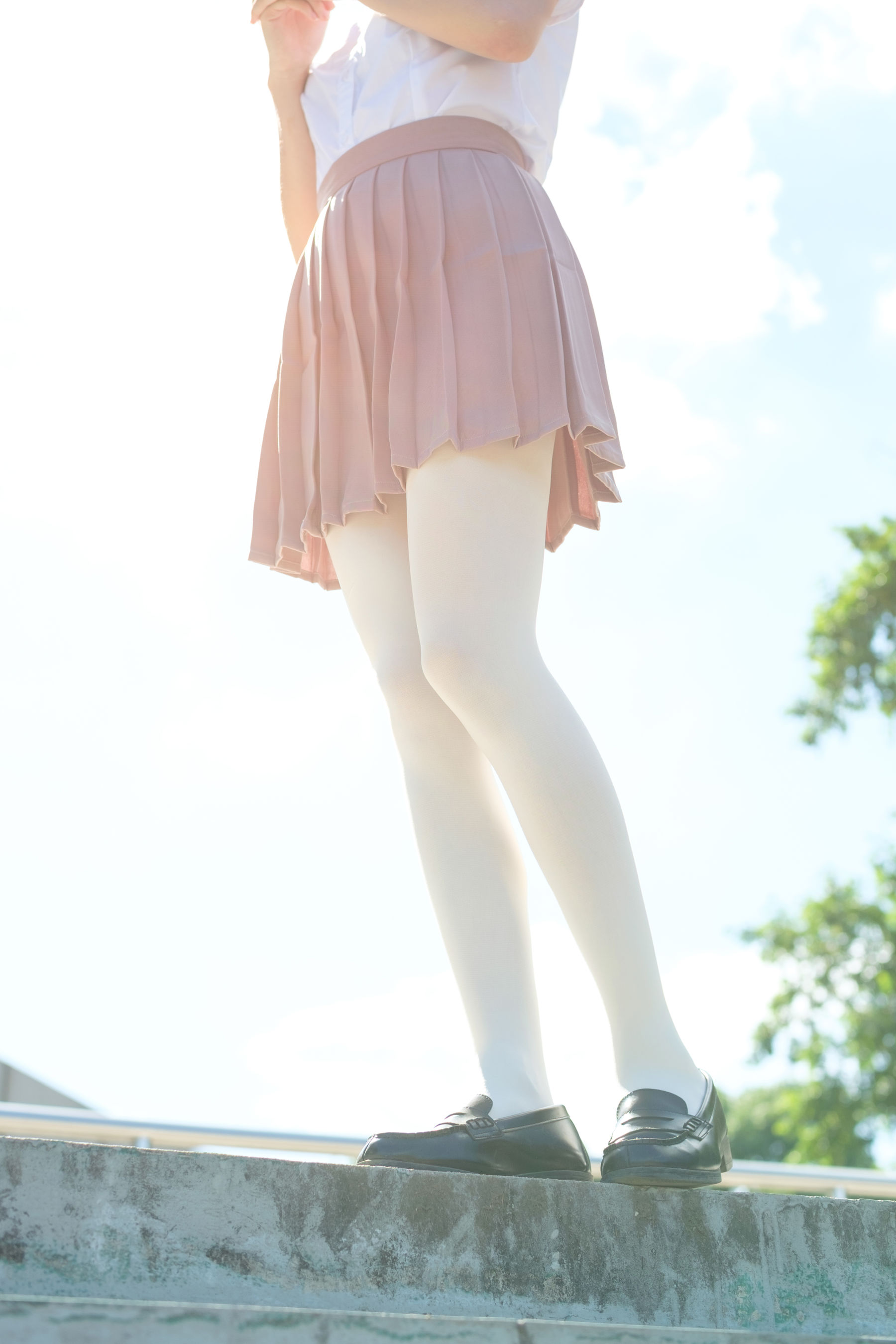 [森萝财团] R15-030 操场上的白丝_第2张