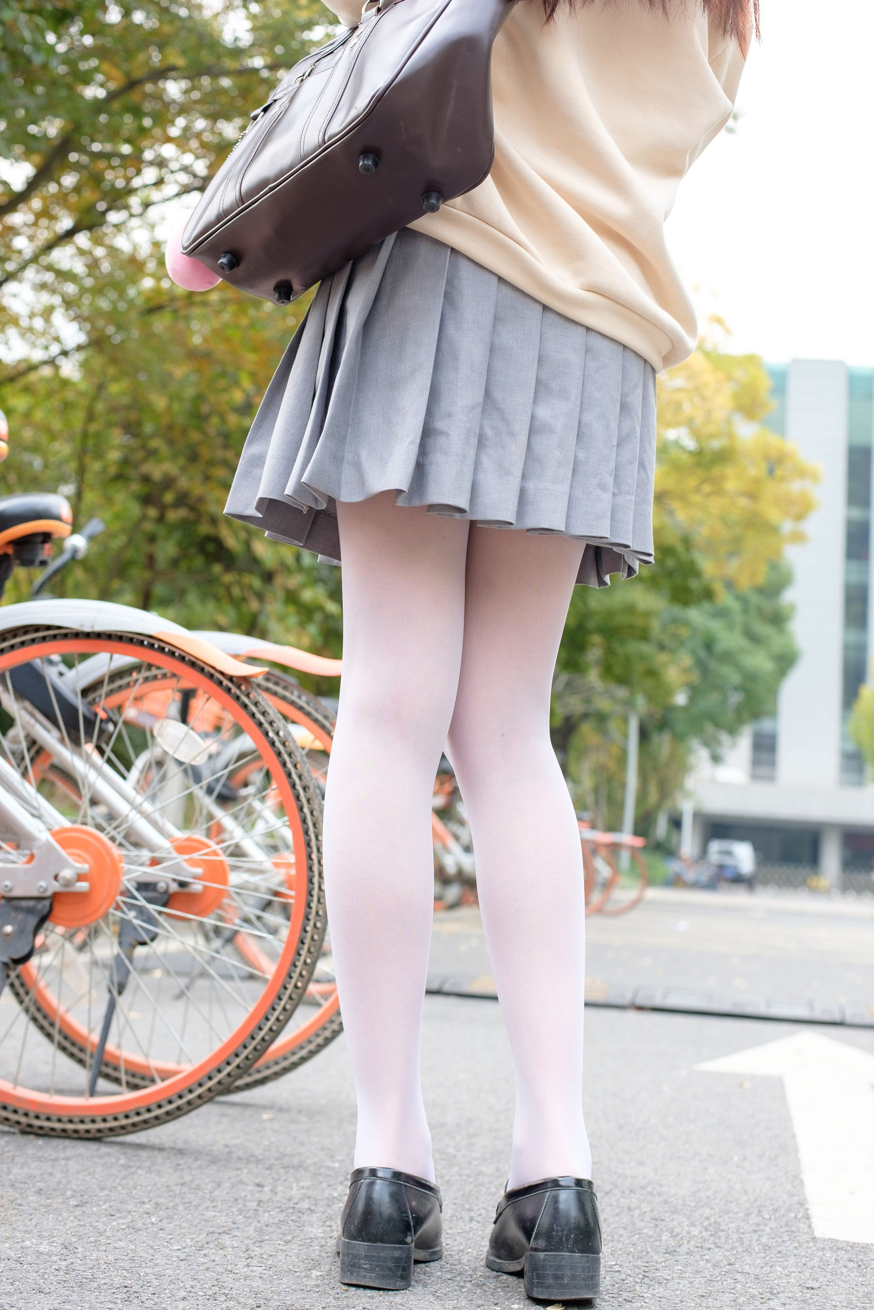 [森萝财团] R15-040 户外白丝短裙_第3张