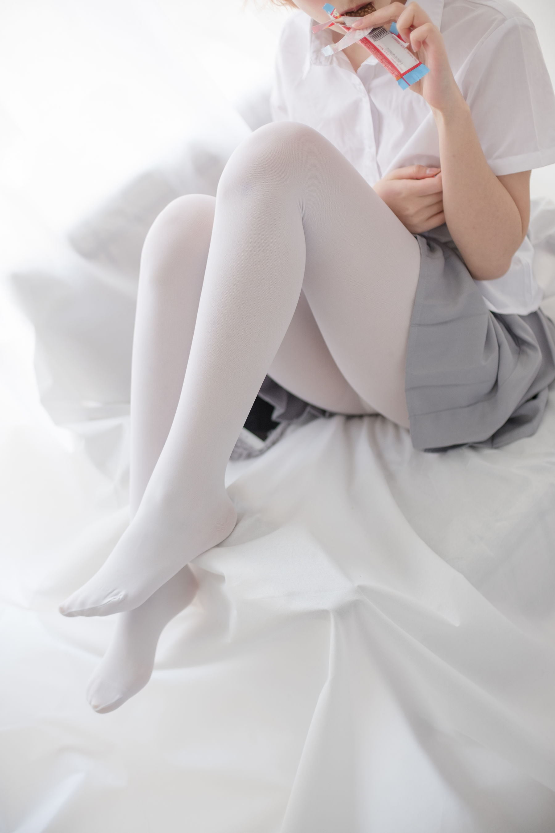 [森萝财团] R15-045 白丝学妹休憩空间_第1张