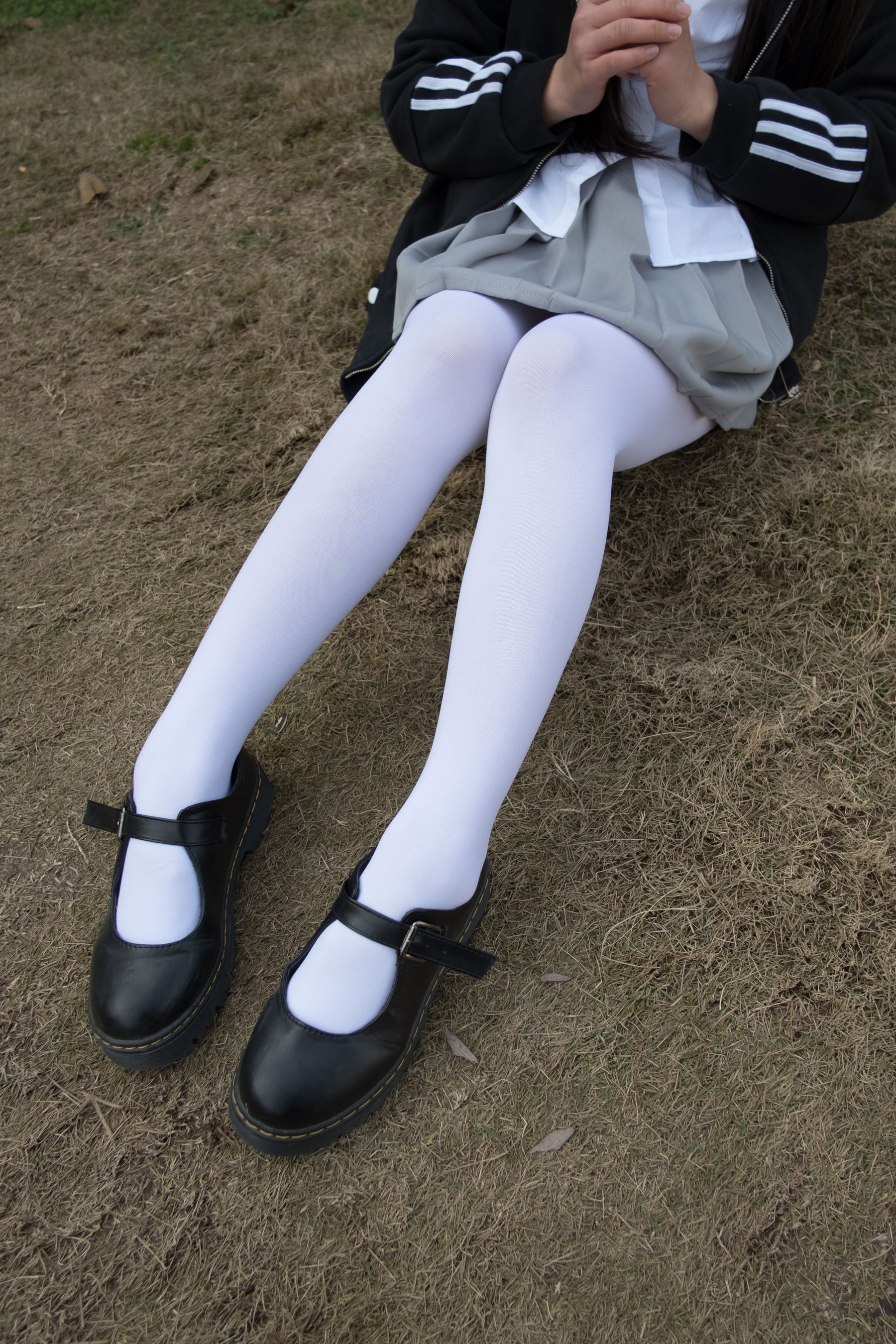 [森萝财团] [BETA-012] 户外丝足秀_第3张