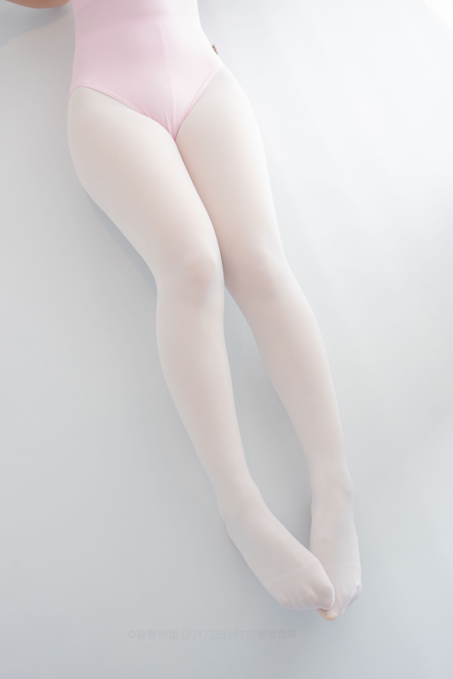 [森萝财团] [X-053] 默陌 50D白丝练功服百合踩物_第2张