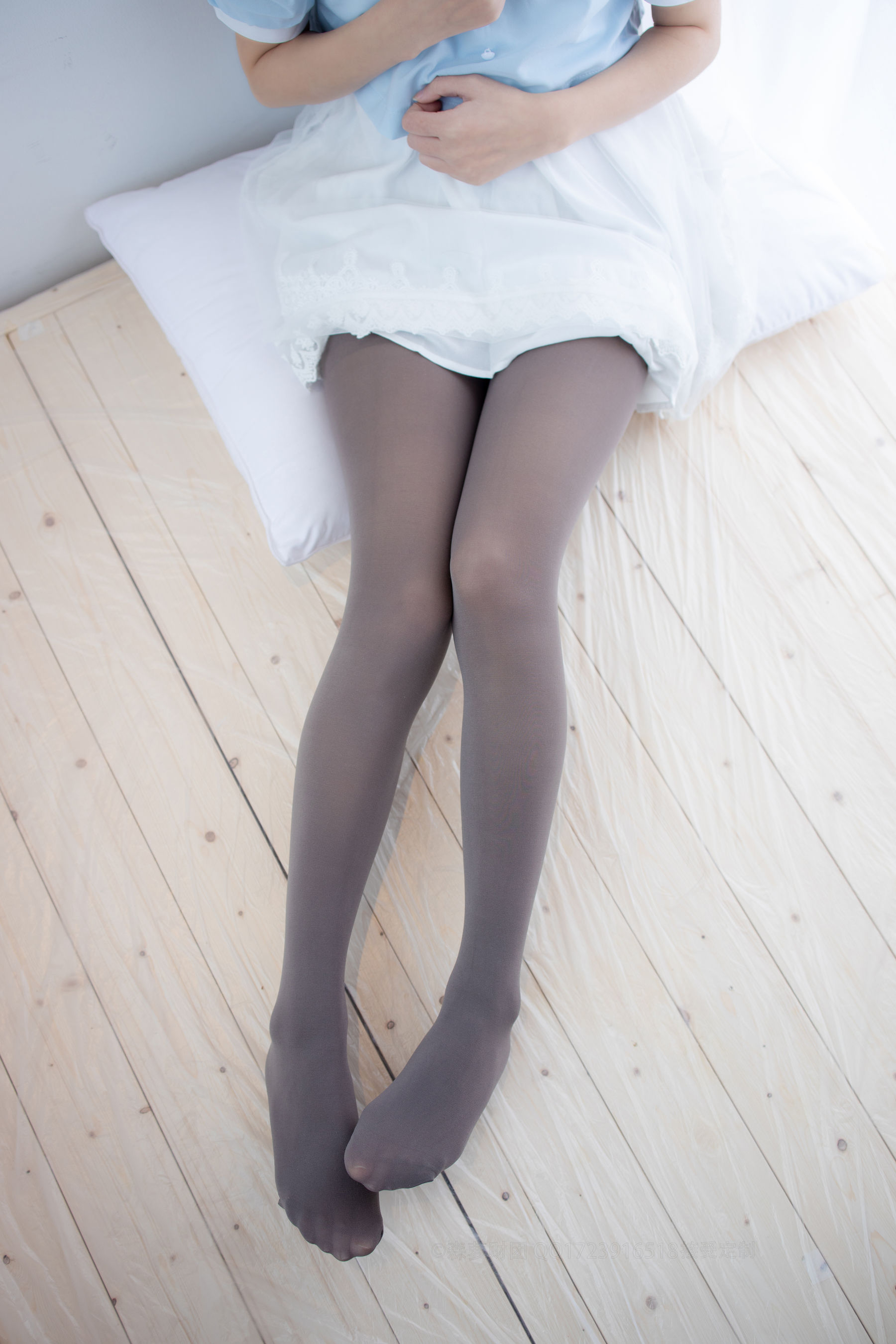 [森萝财团] [X-054] 默陌 80D灰丝踩物_第4张