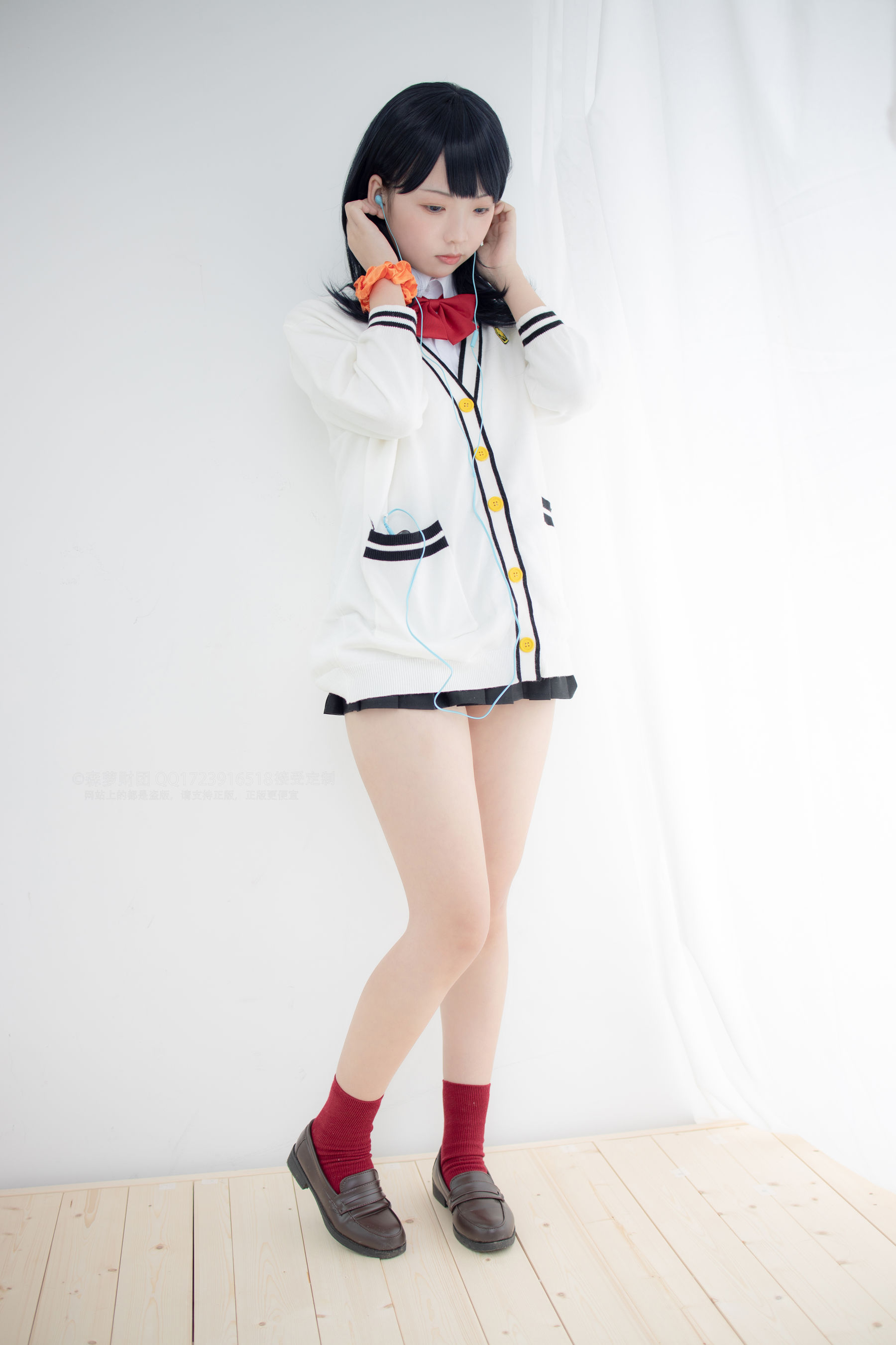 [森萝财团] [X-055] 默陌 20D肉丝短棉袜踩物_第1张