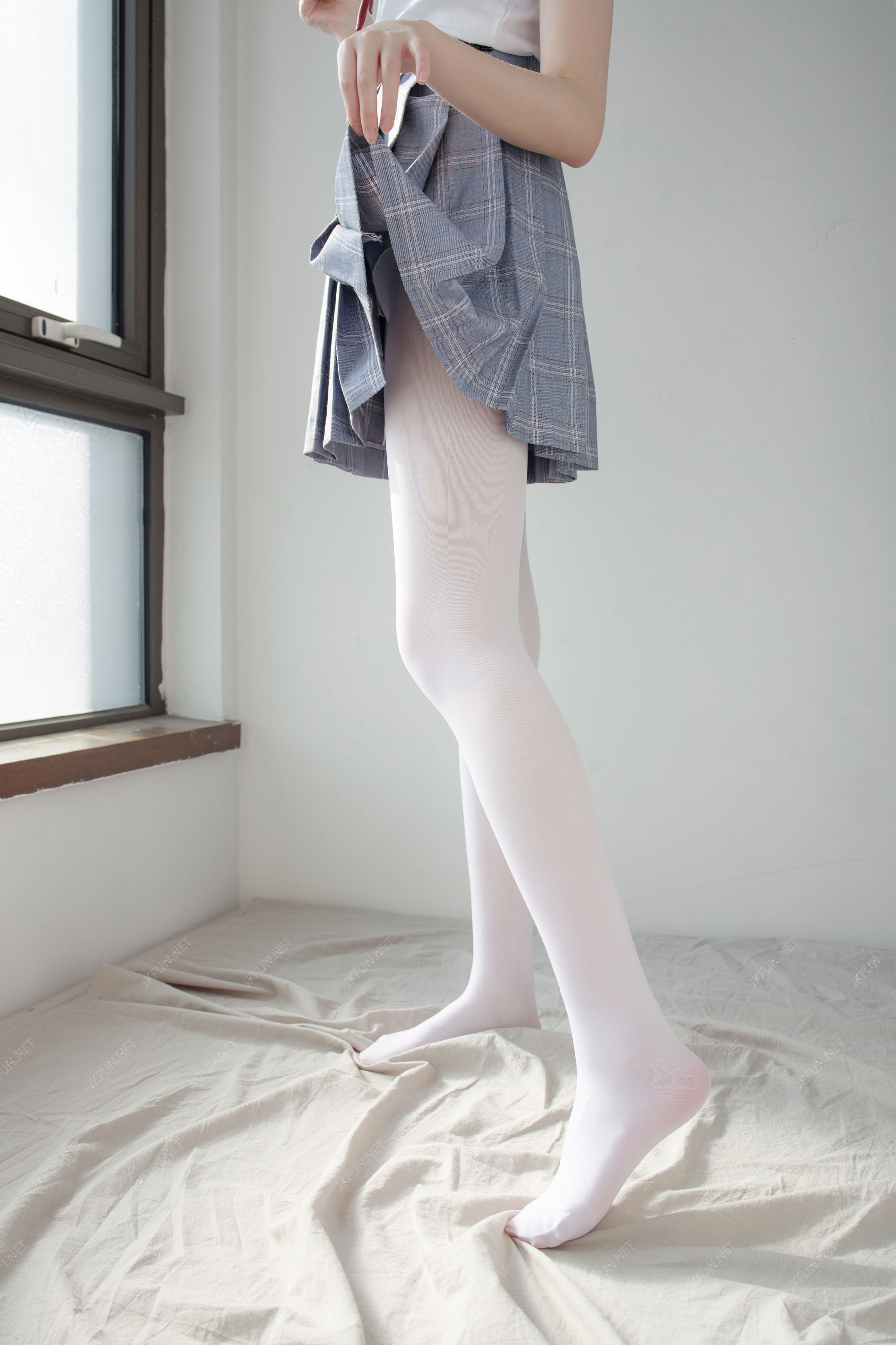 [森萝财团] JKFUN-002 Aika 可爱学妹丝足_第1张