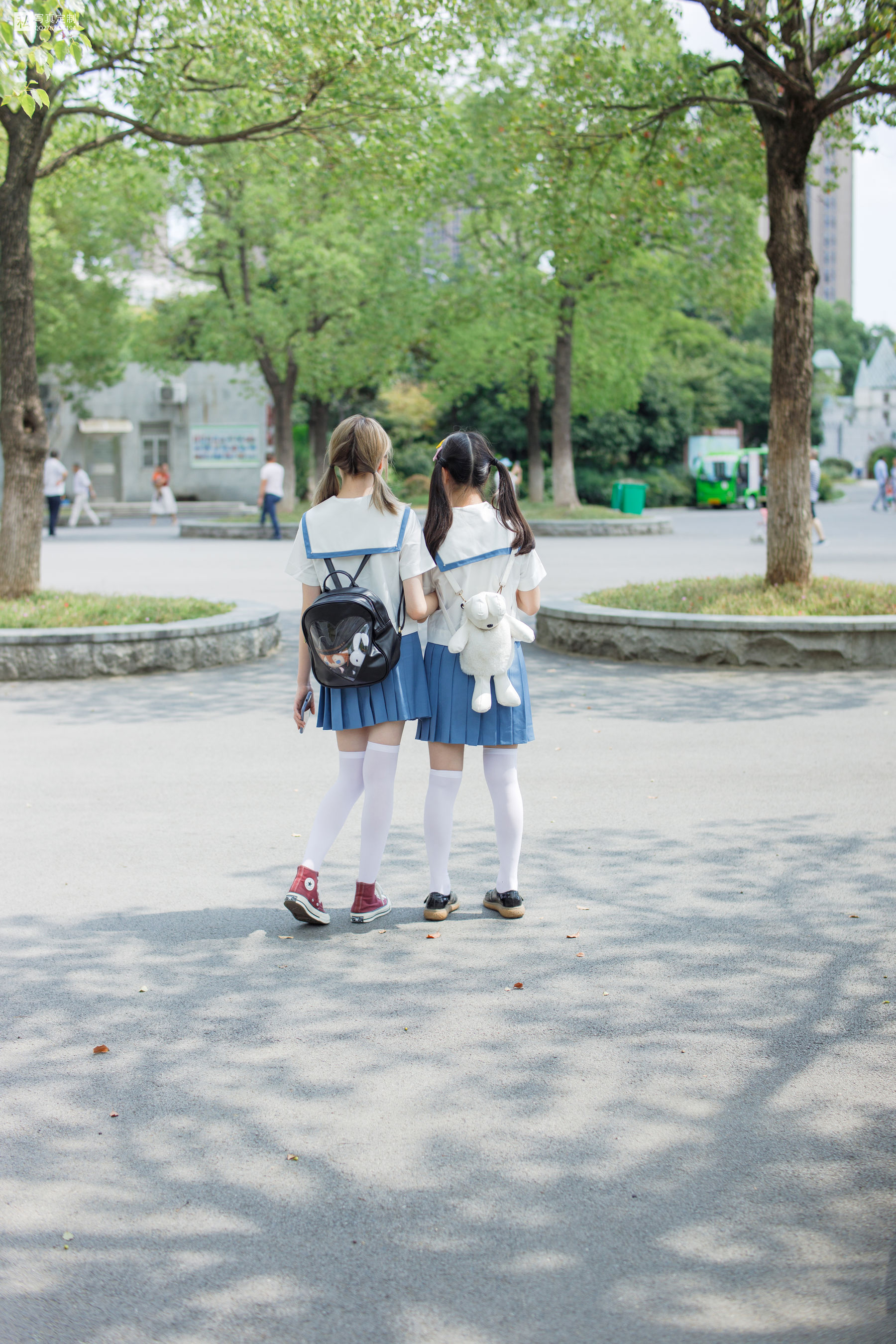 [森萝财团] JKFUN-025 默陌&Aika 80D白丝过膝袜_第2张