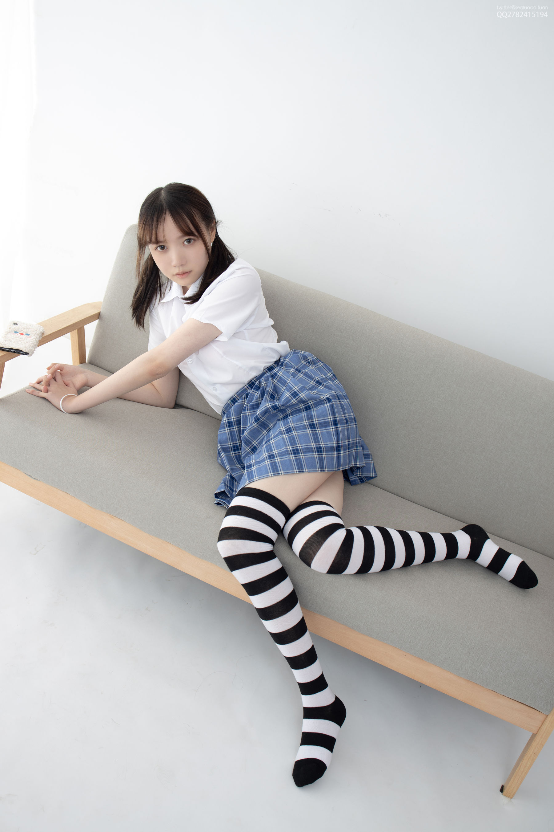 [森萝财团] JKFUN-045 Aika 黑白高筒_第1张