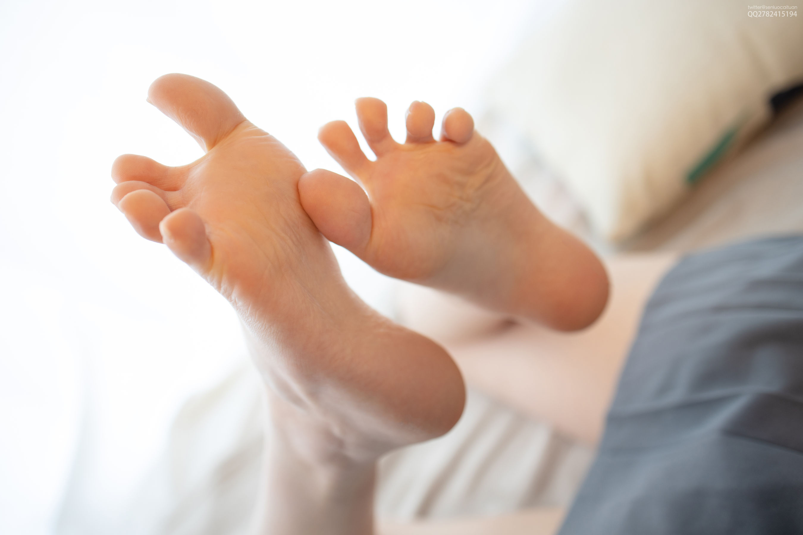 [森萝财团] JKFUN-047 Aika JK裸足_第3张