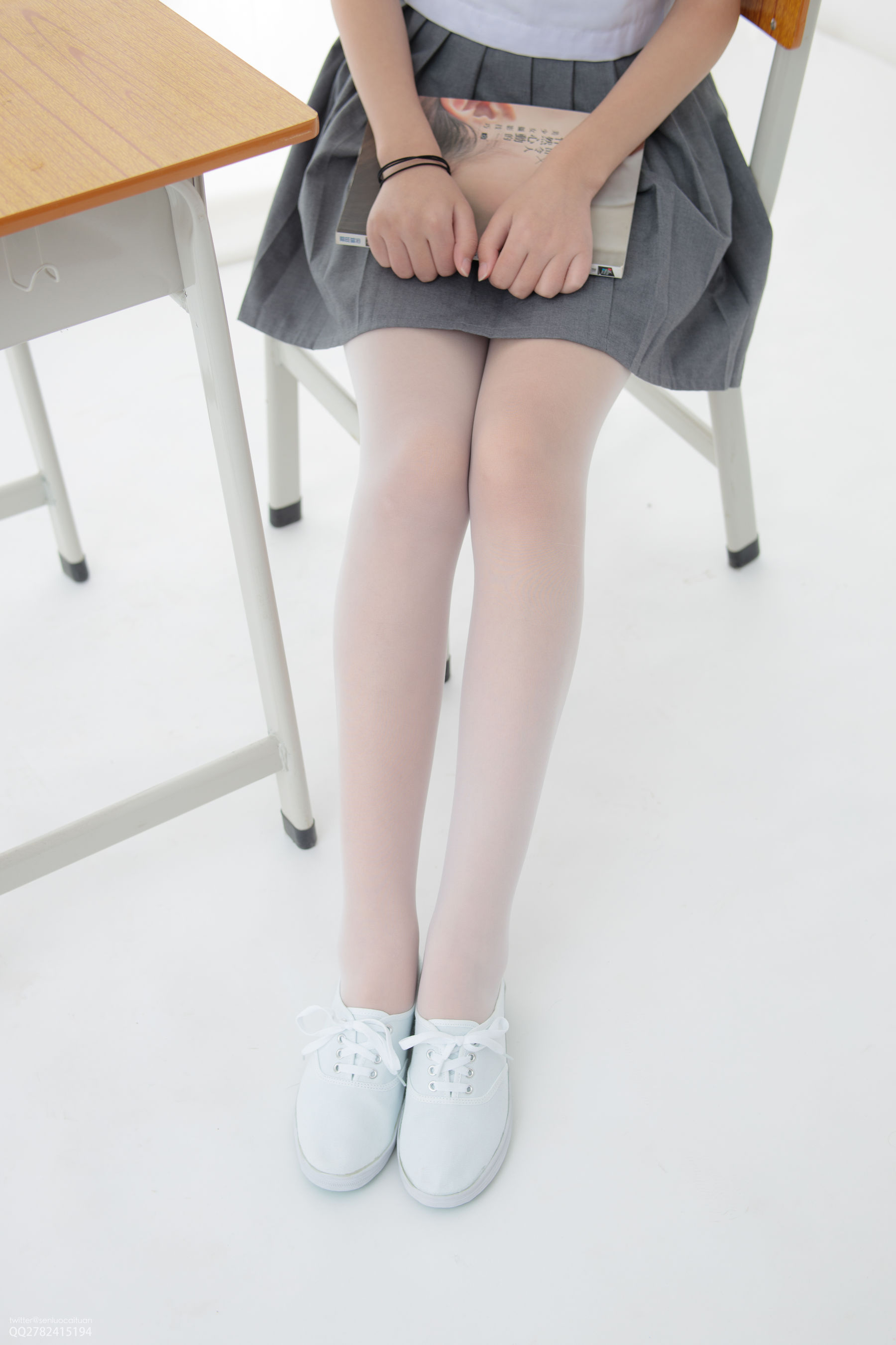 [森萝财团] JKFUN-050 默陌 白丝网鞋合辑_第4张