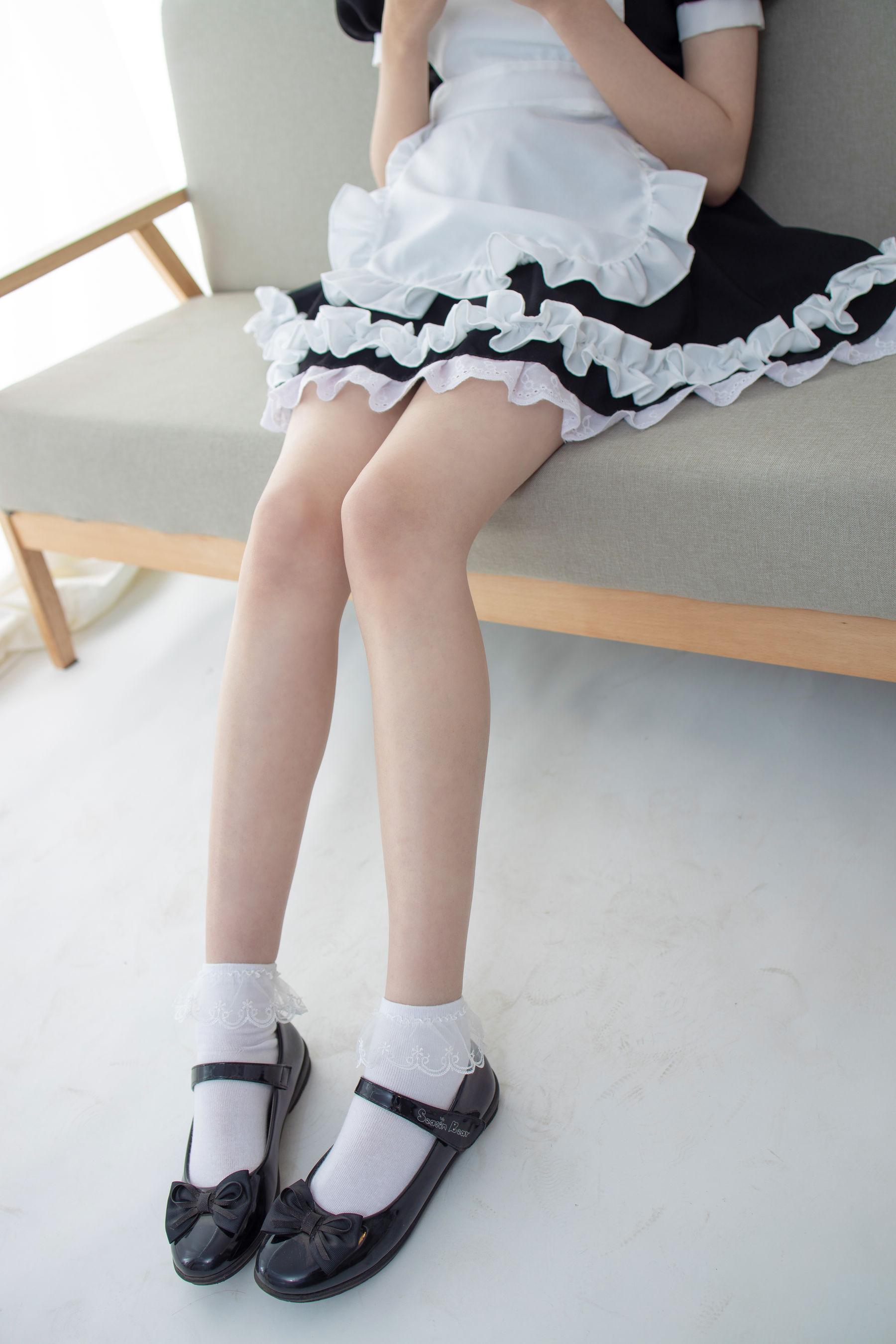 [森萝财团] JKFUN-053 Aika 蕾丝花边短袜女仆_第2张