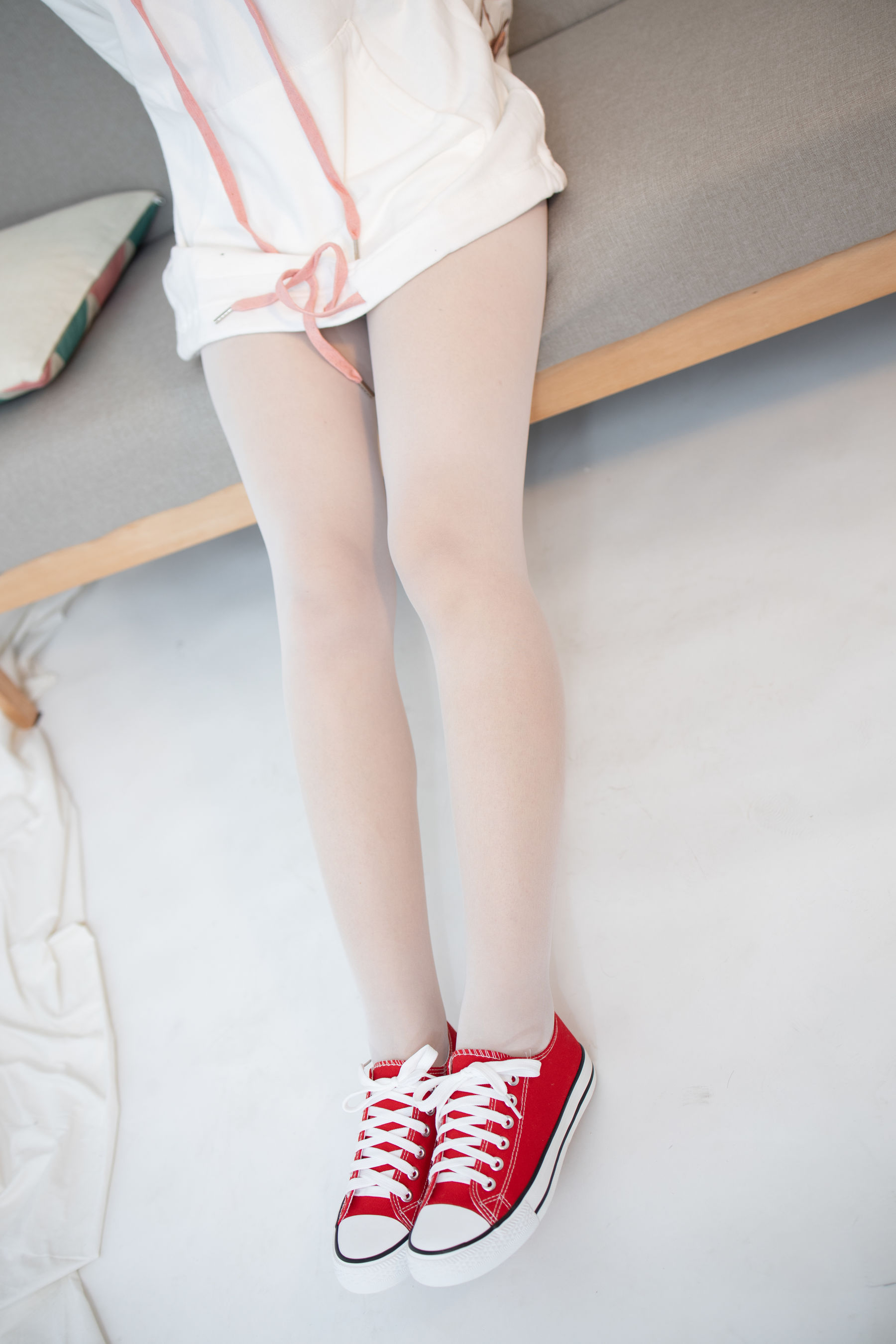 [森萝财团] JKFUN-056 小夜 红布鞋白丝 13D白丝_第5张