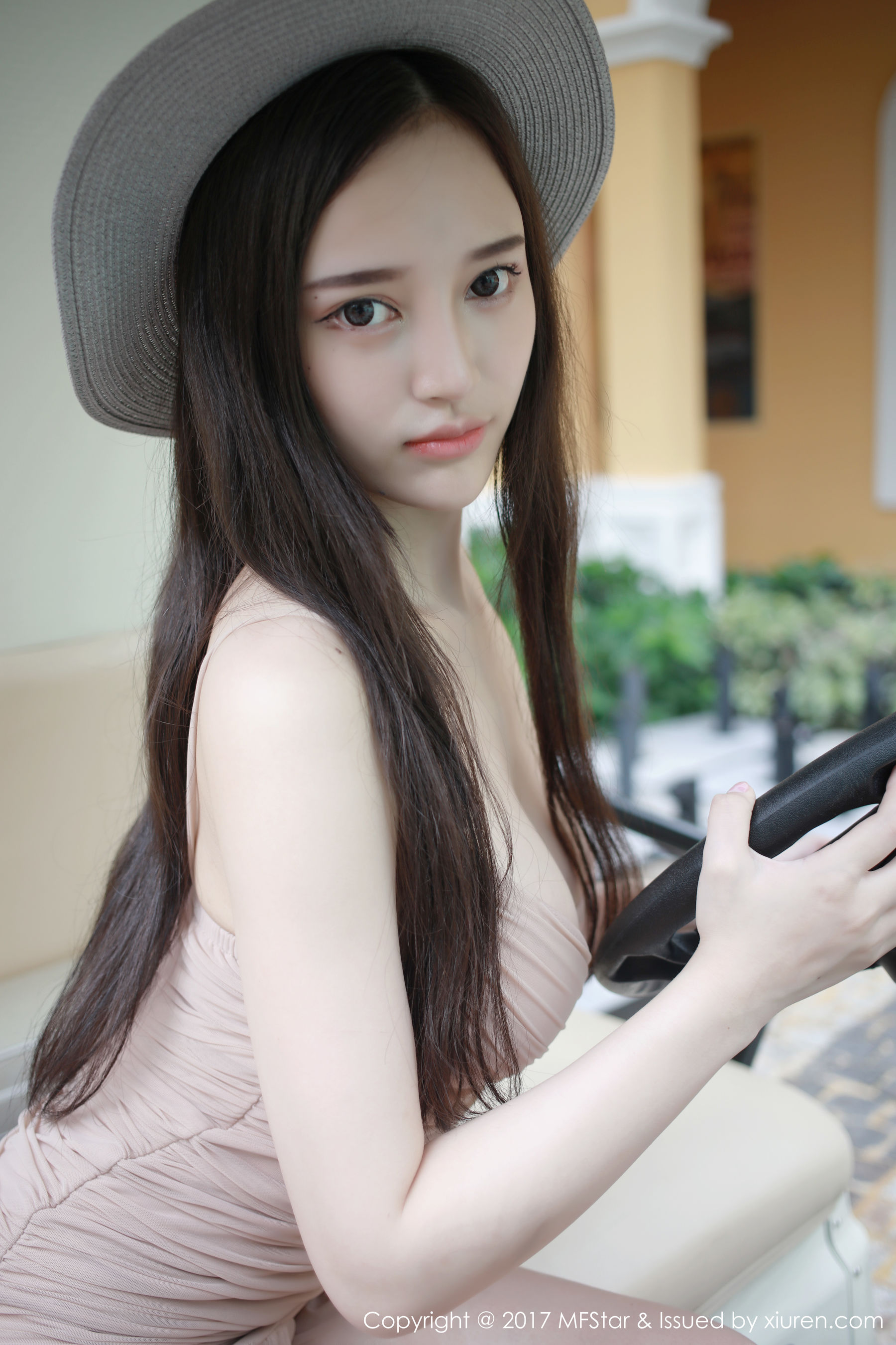 唐琪儿il《性感吊裙与开衩睡衣》 [模范学院MFStar] Vol.106_第5张