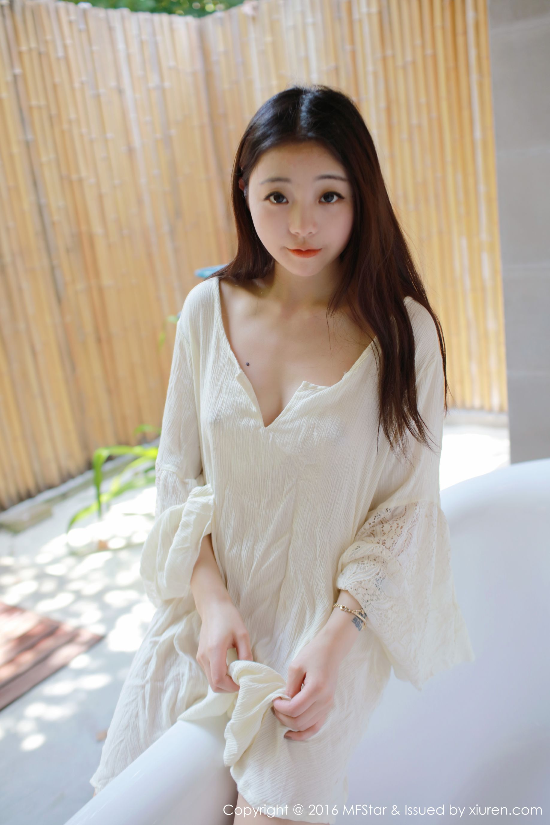 佘贝拉bella《湿身诱惑与激凸福利》 [模范学院MFStar] Vol.072_第1张