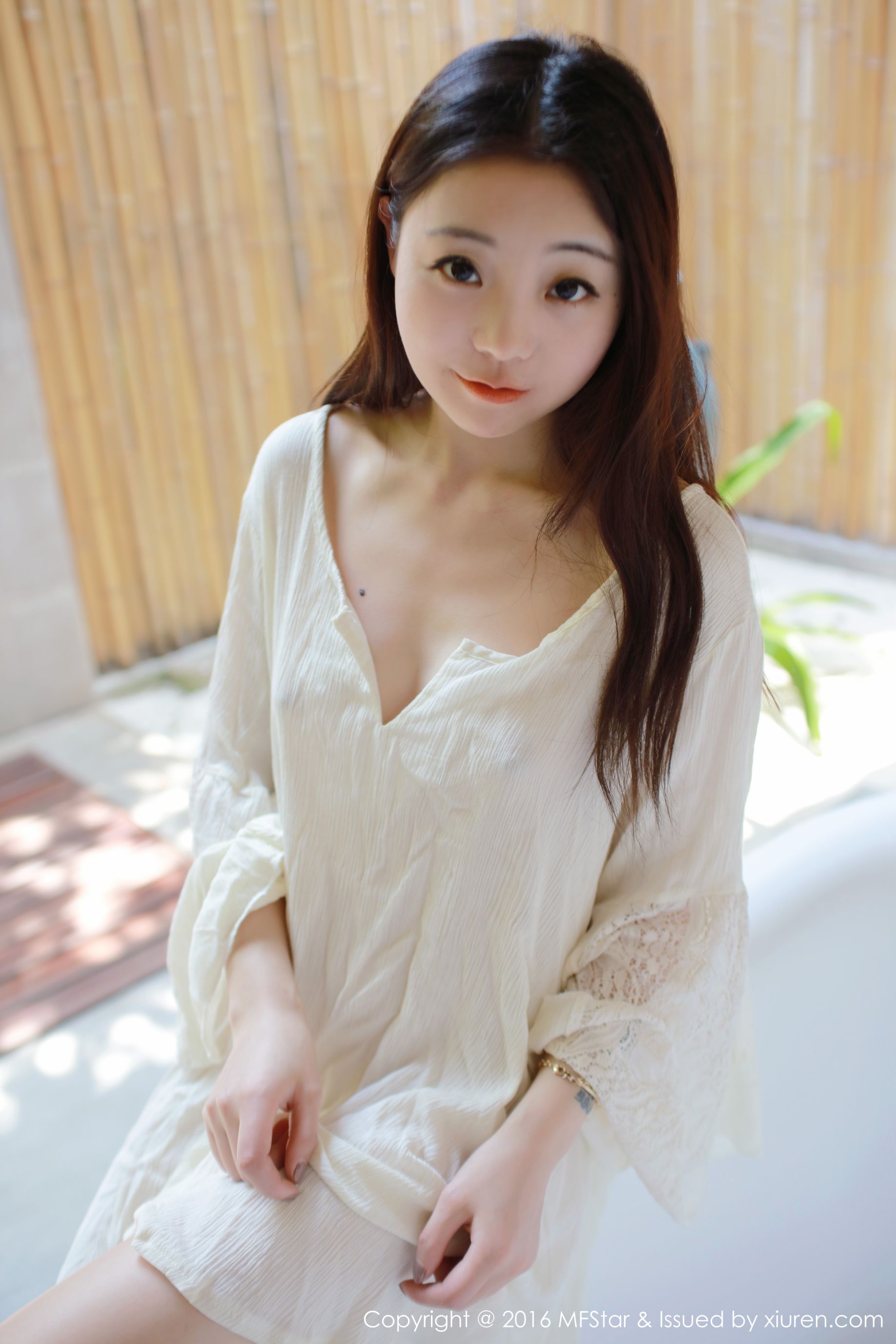 佘贝拉bella《湿身诱惑与激凸福利》 [模范学院MFStar] Vol.072_第2张