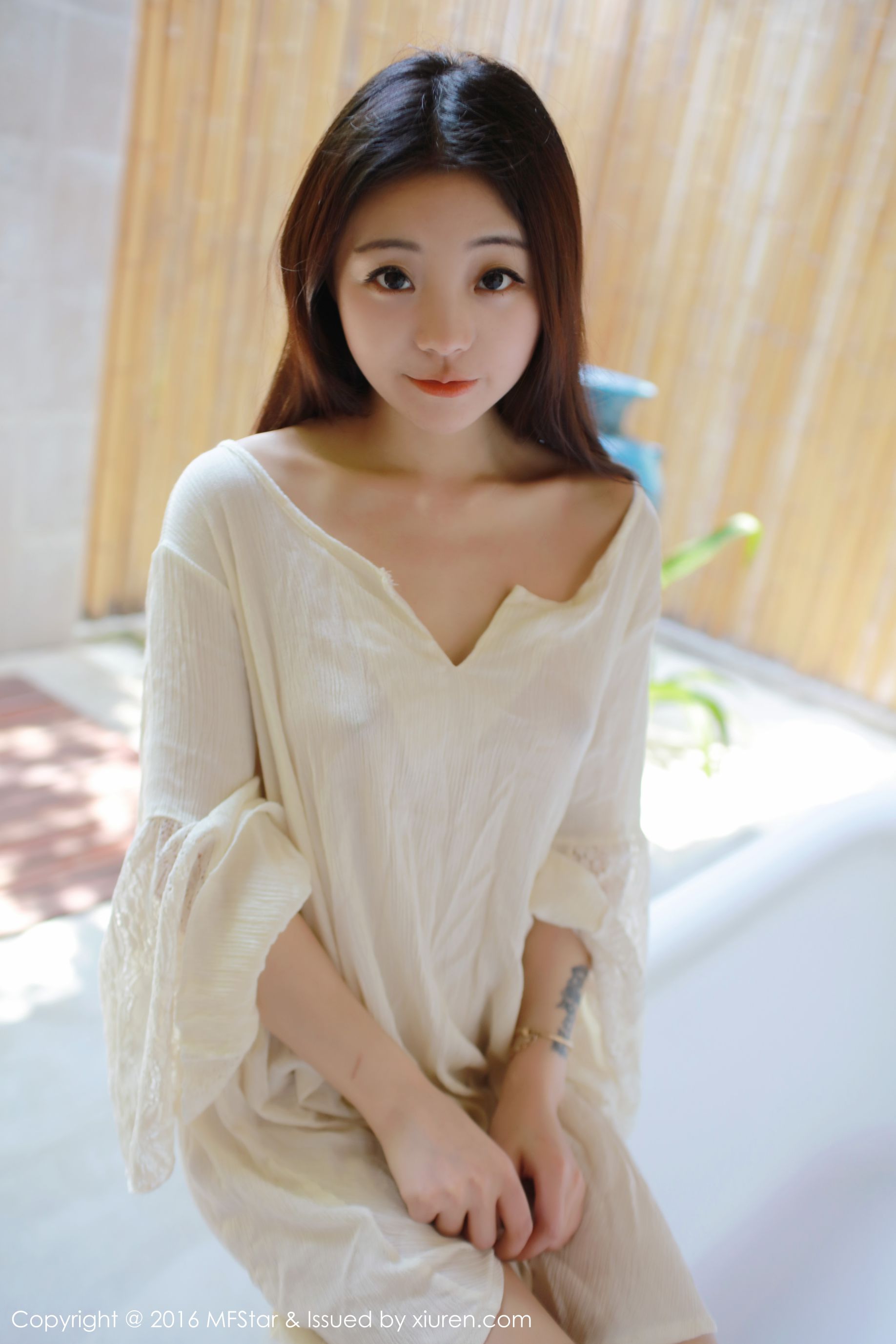 佘贝拉bella《湿身诱惑与激凸福利》 [模范学院MFStar] Vol.072_第5张