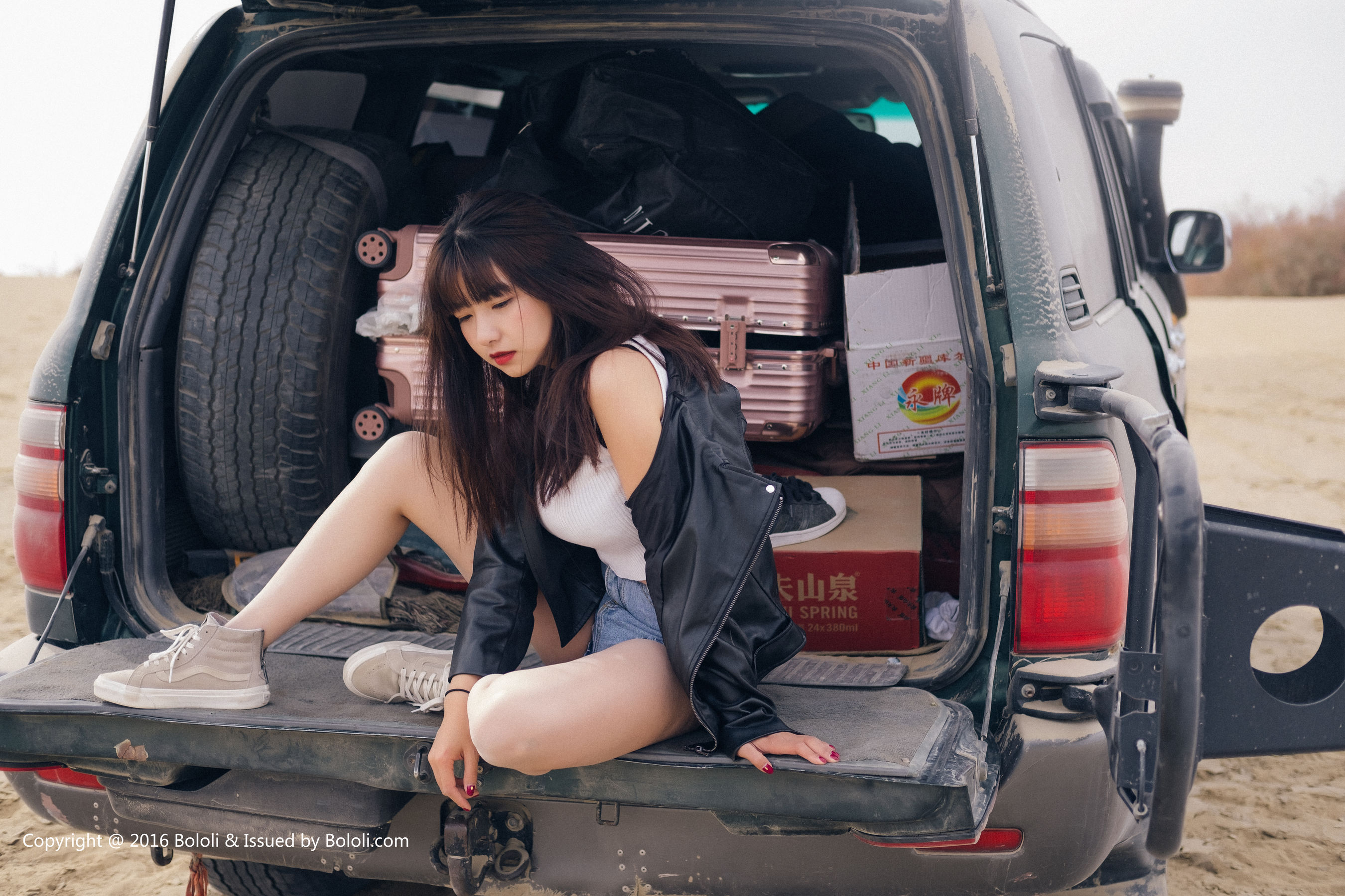 周闻/球球《沙漠机车女》 [Kimoe激萌文化] KIM010_第2张