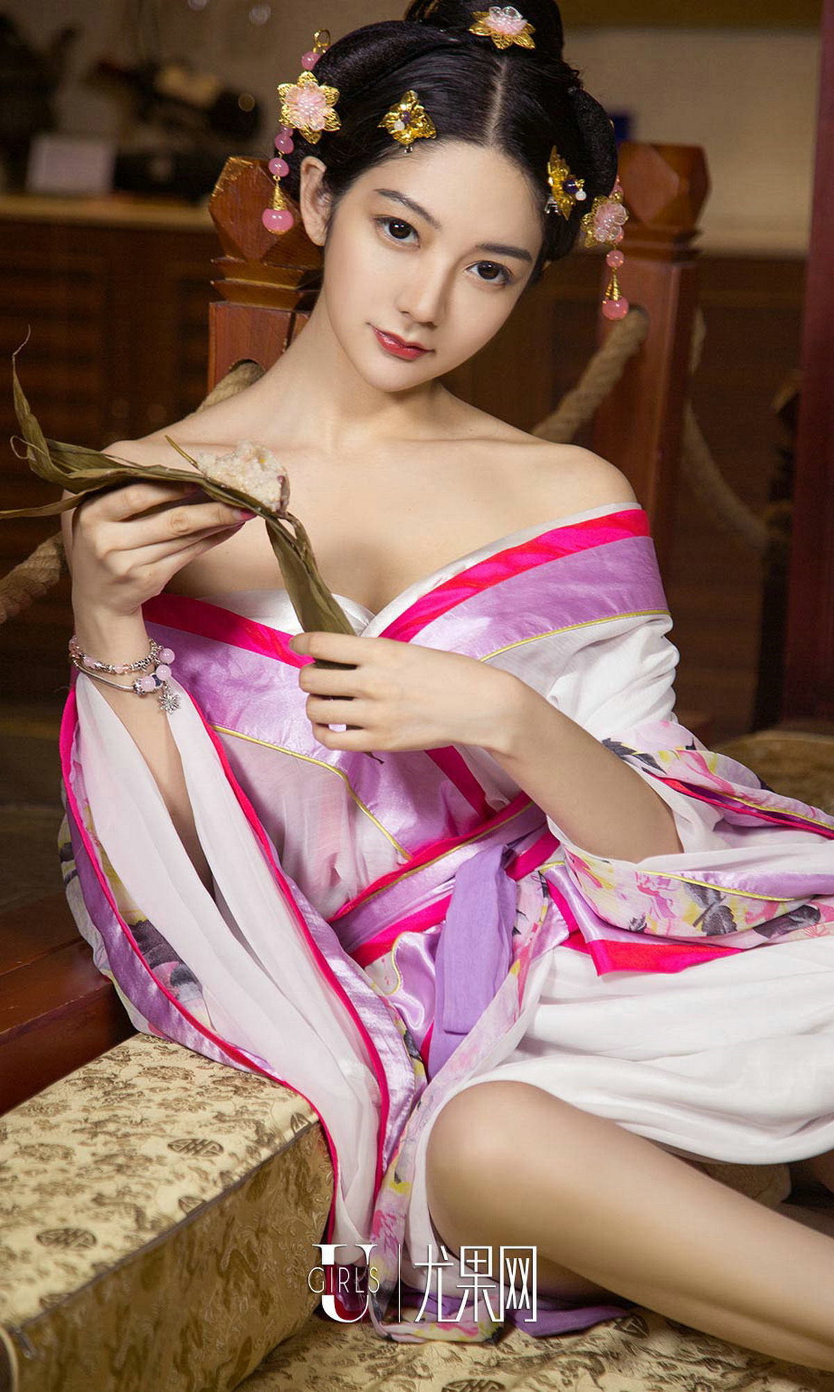 小琪/梦心玥/艺轩/田小燕《四面香-端午》 [尤果圈爱尤物] No.1125_第4张