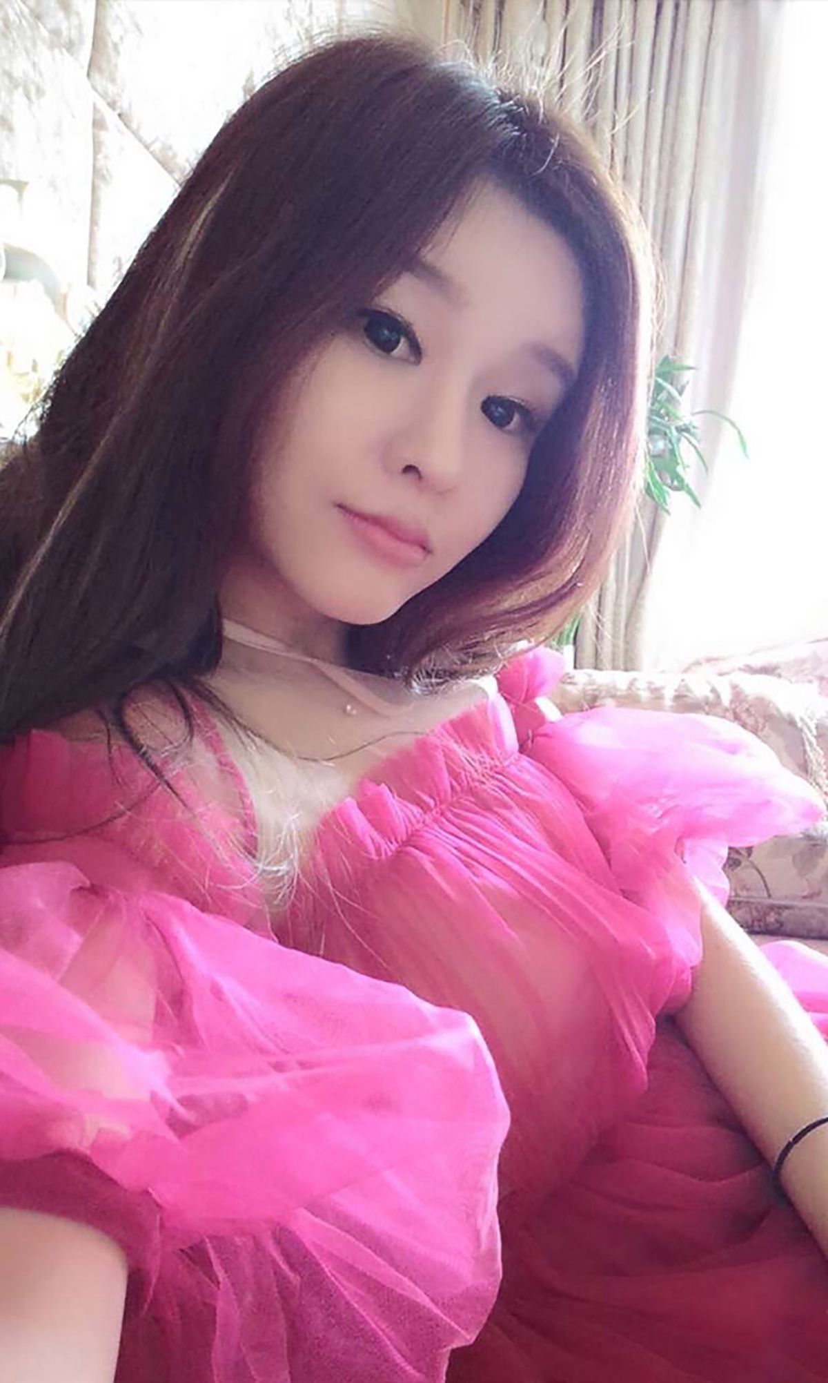 纯小希《宅男女神 酥胸撩人》 [爱尤物Ugirls] No.015_第3张