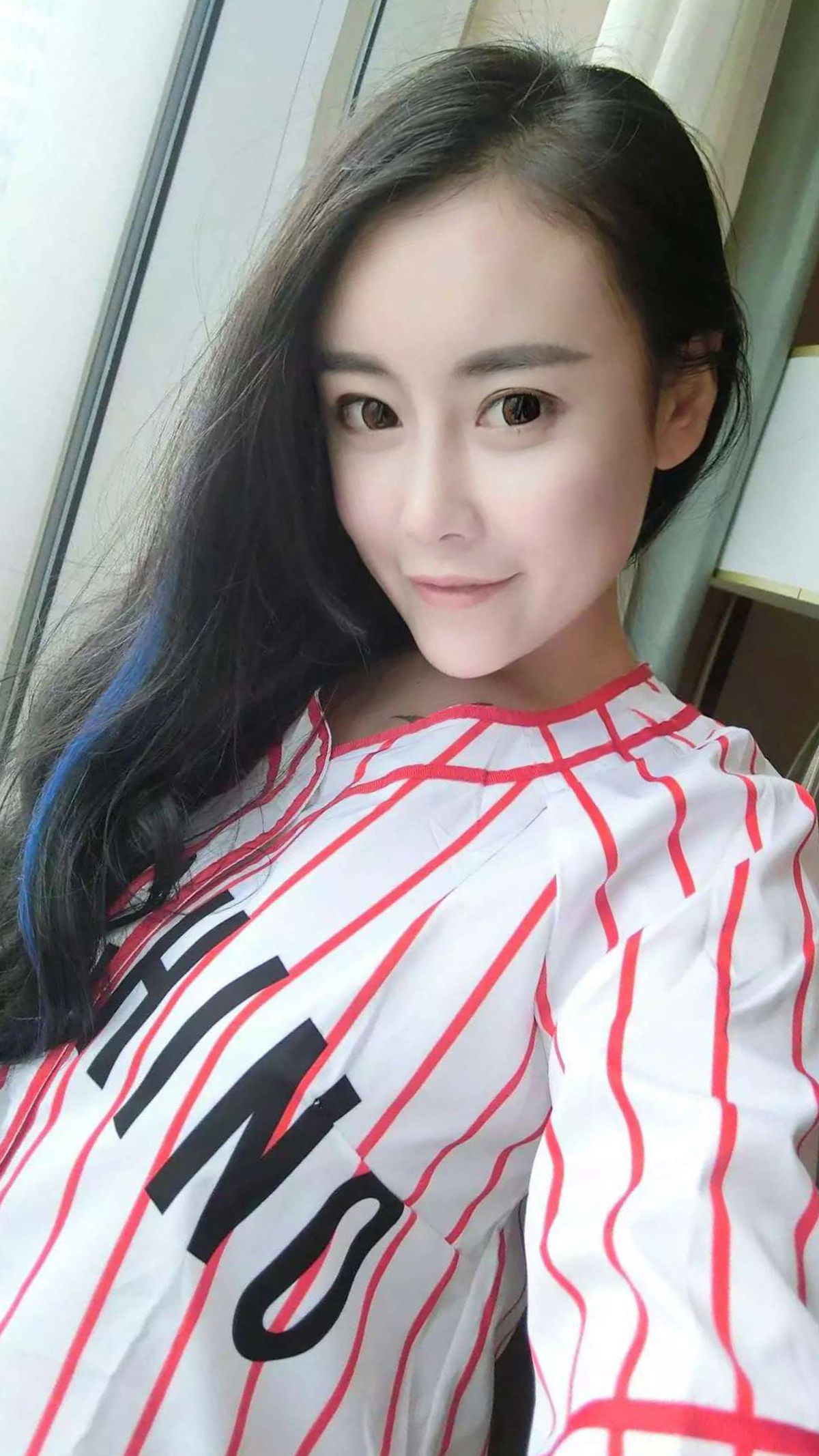 梦瑶《性感酥胸 美艳诱惑》 [爱尤物Ugirls] No.043_第3张