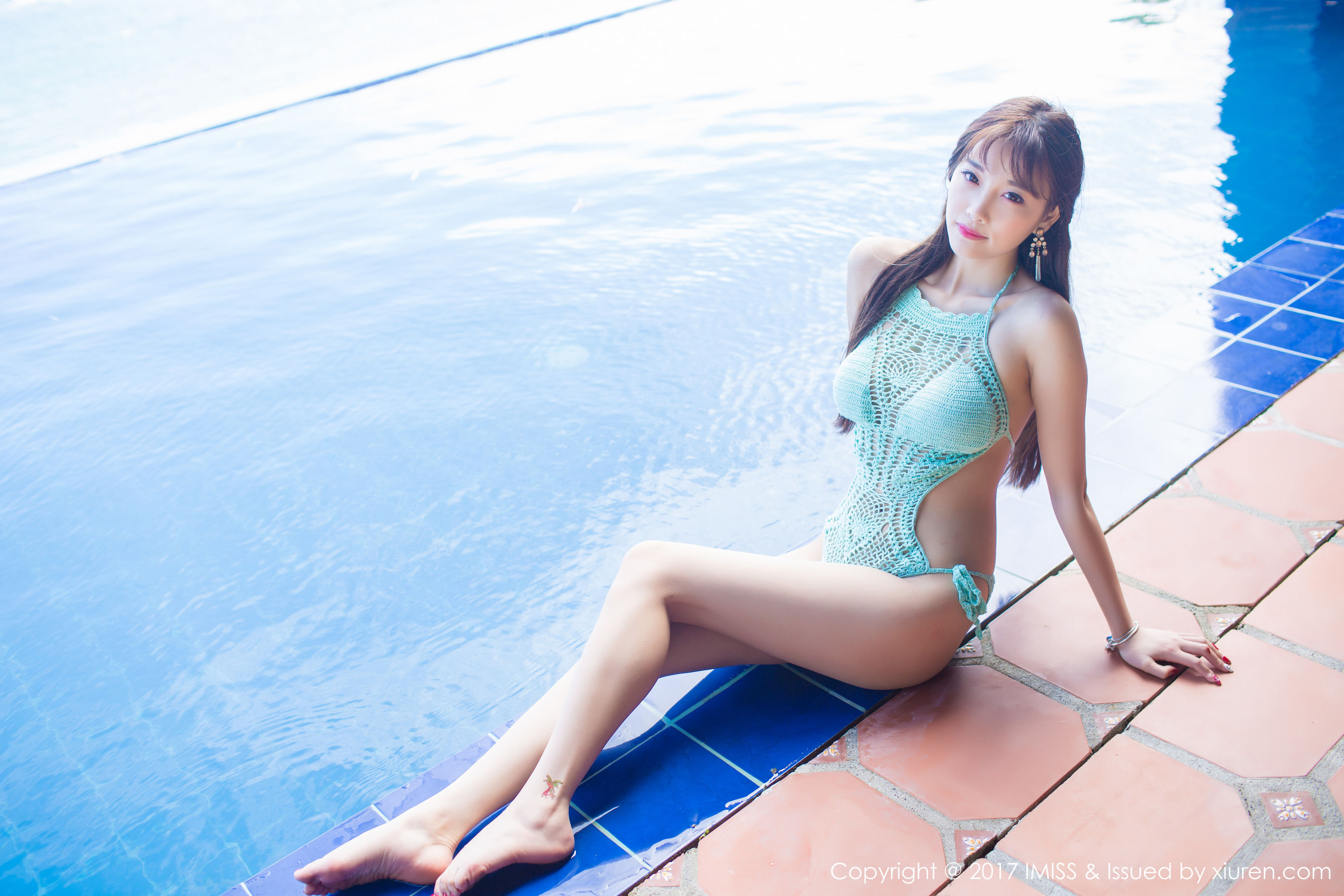 sugar小甜心CC《针织比基尼+黑丝美腿》 [爱蜜社IMISS] Vol.147_第1张