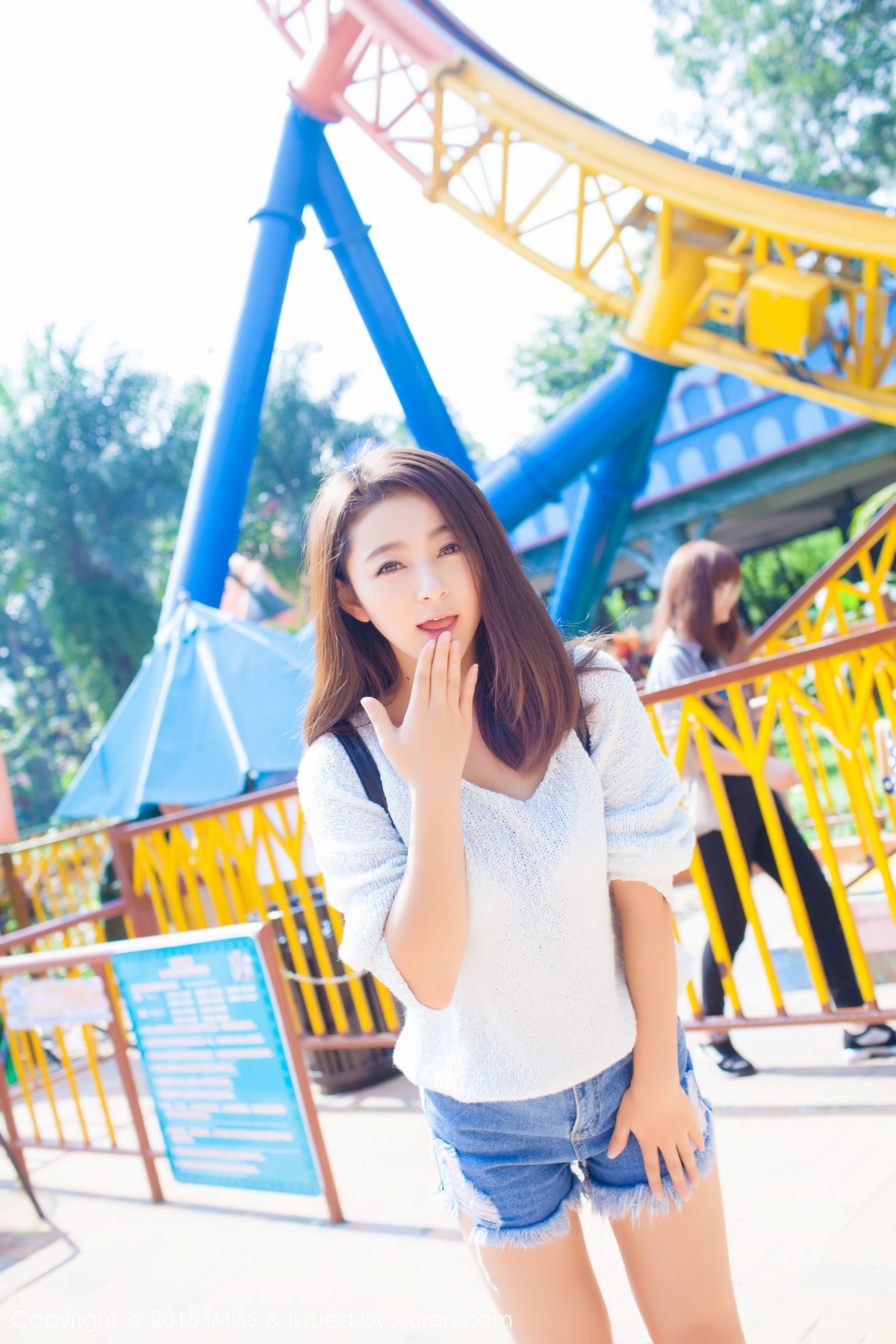 夏茉GIGI《牛仔热裤街拍》 [爱蜜社IMiss] Vol.049_第5张