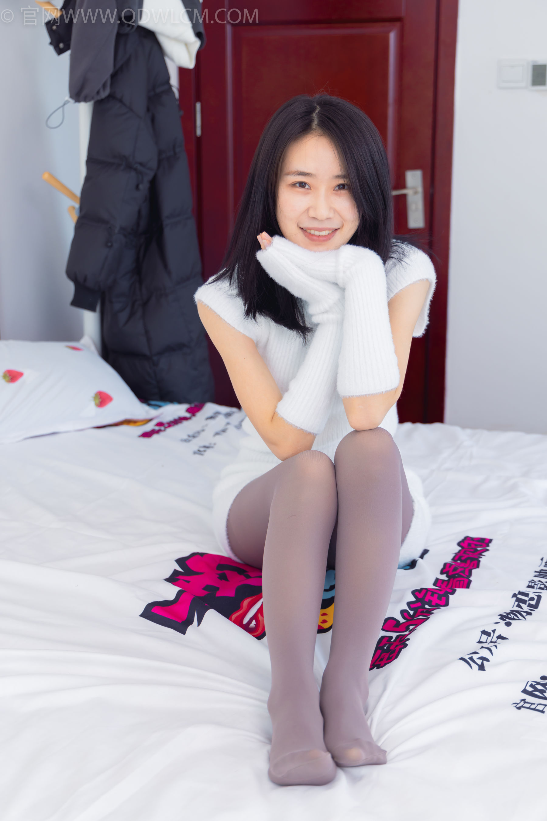 物恋传媒 No.1440 菜菜-纯白的雪花_第4张