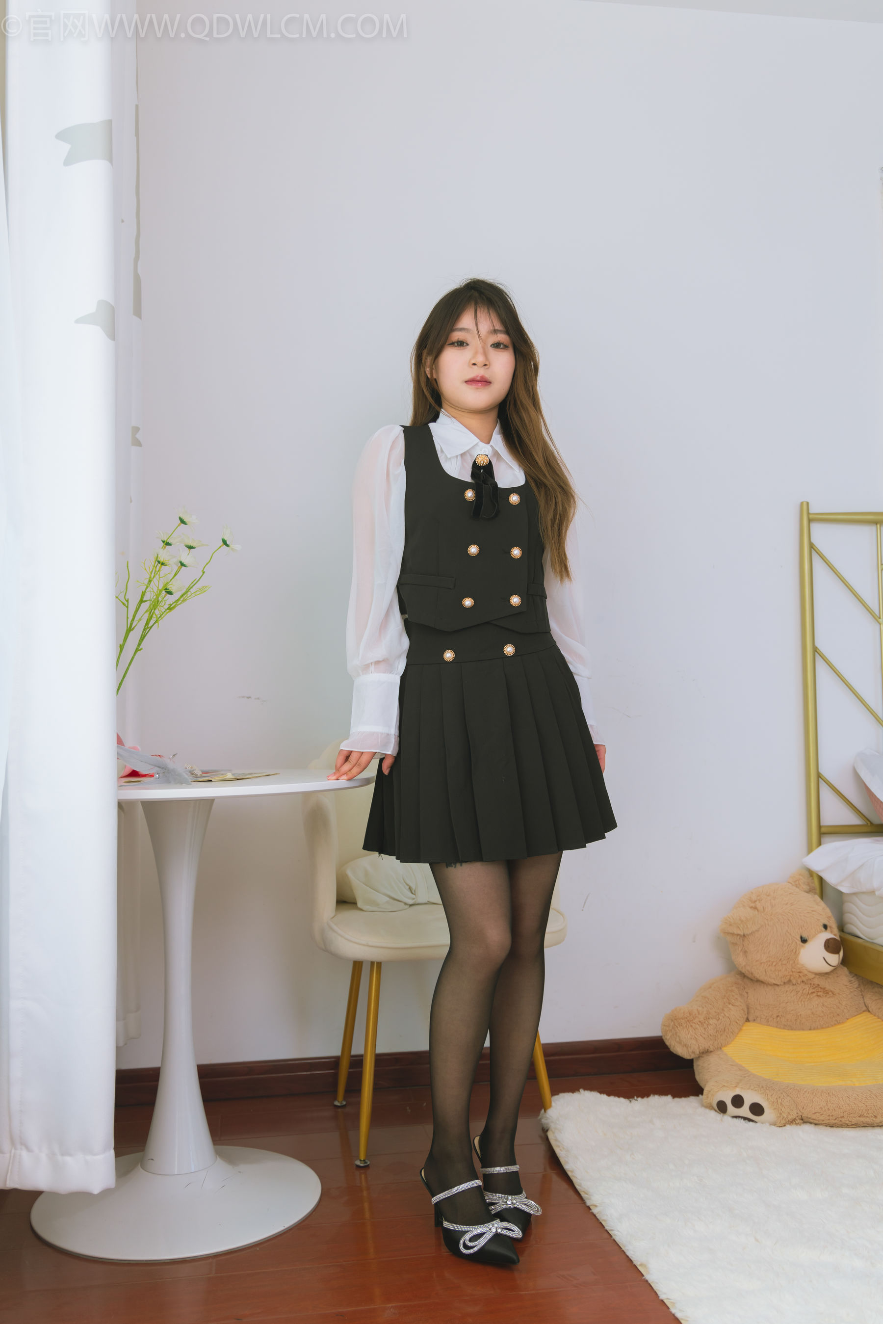 物恋传媒 No.1517 闪闪-黑白中闪耀_第1张