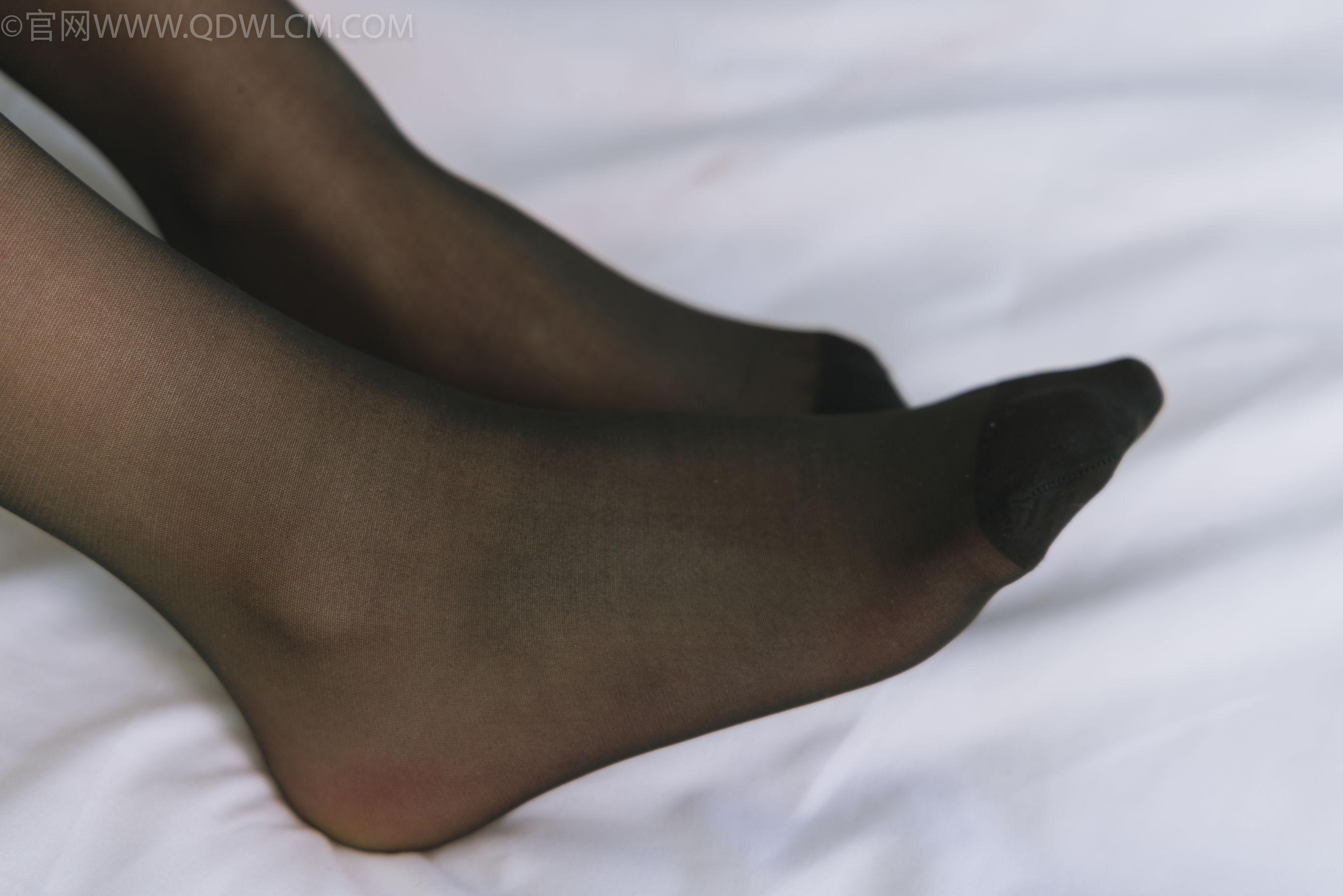 物恋传媒 No.1517 闪闪-黑白中闪耀_第3张