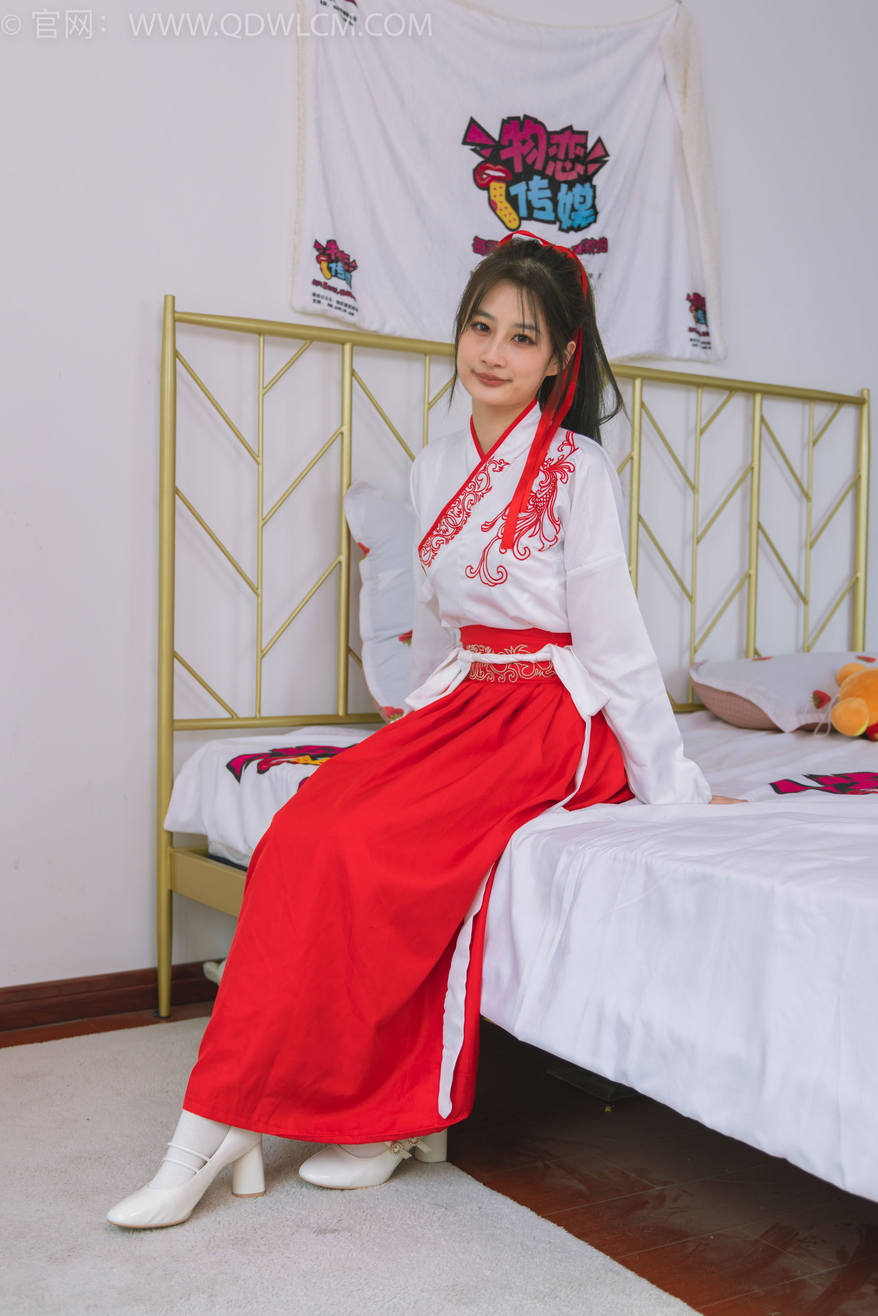 物恋传媒 No.1482 卿卿-红衣少女_第1张