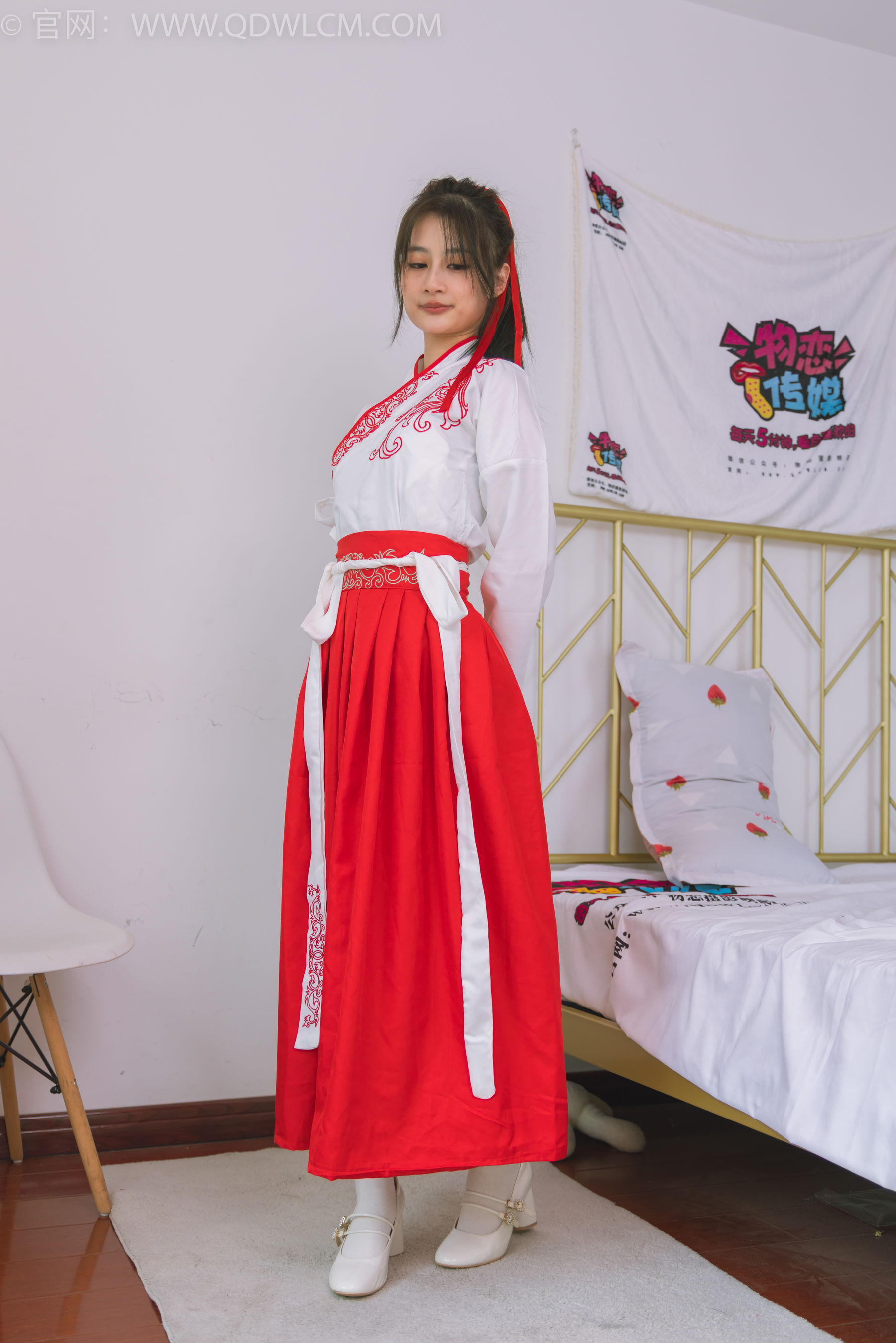 物恋传媒 No.1482 卿卿-红衣少女_第2张