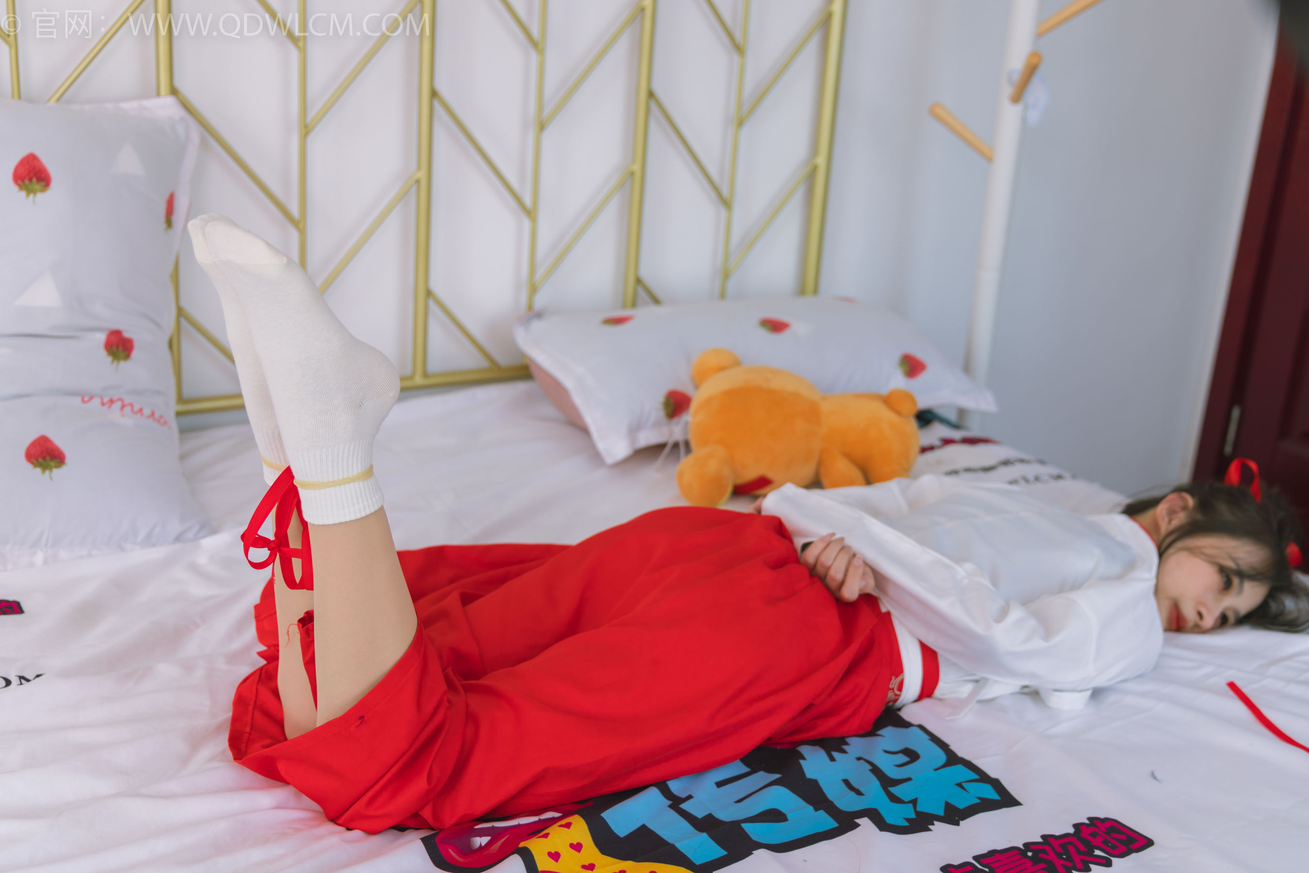 物恋传媒 No.1482 卿卿-红衣少女_第3张