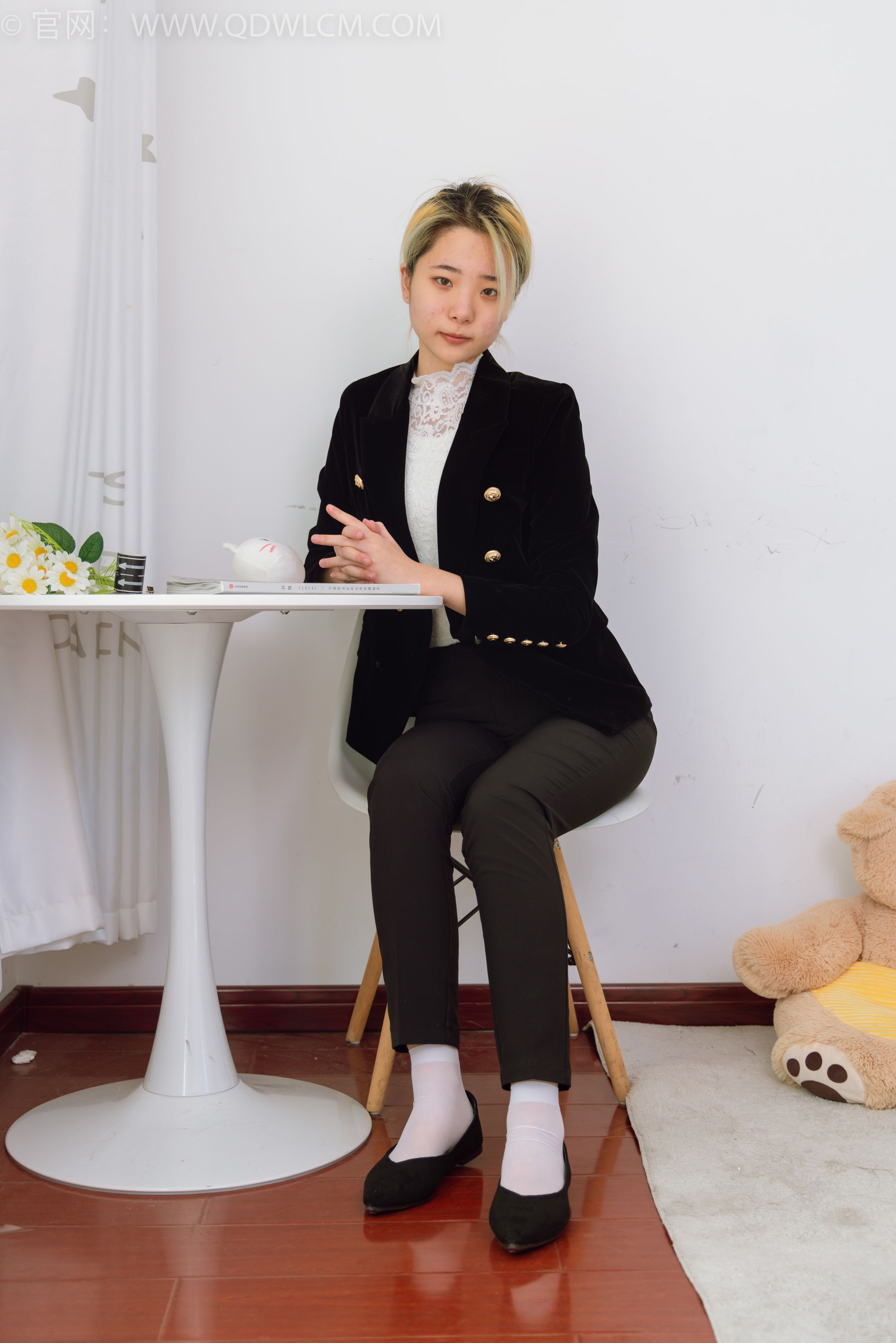 物恋传媒 No.1485 姜姜-青山与诗_第1张