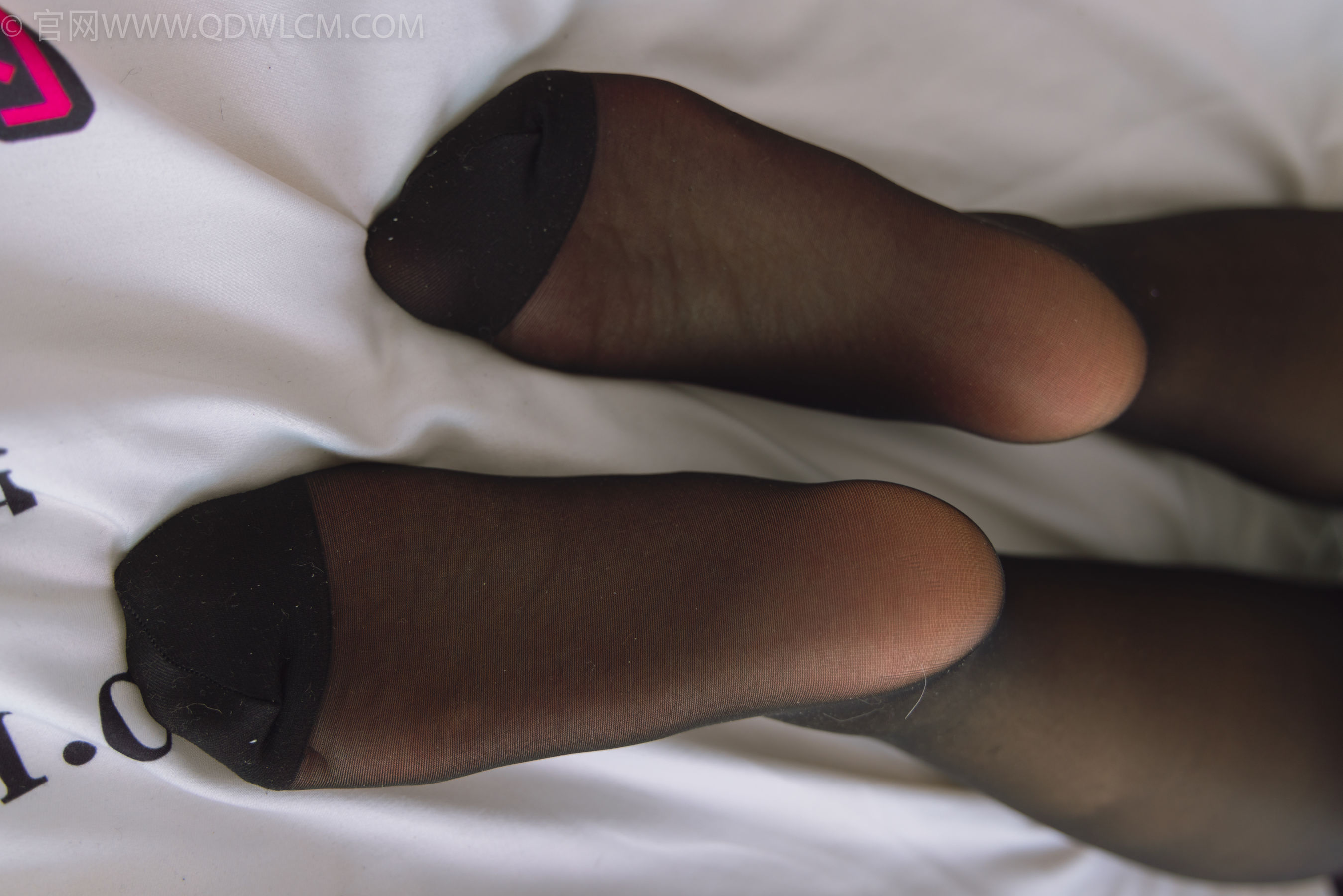 物恋传媒 No.1498 暗月&卿卿-办公室闺蜜_第5张