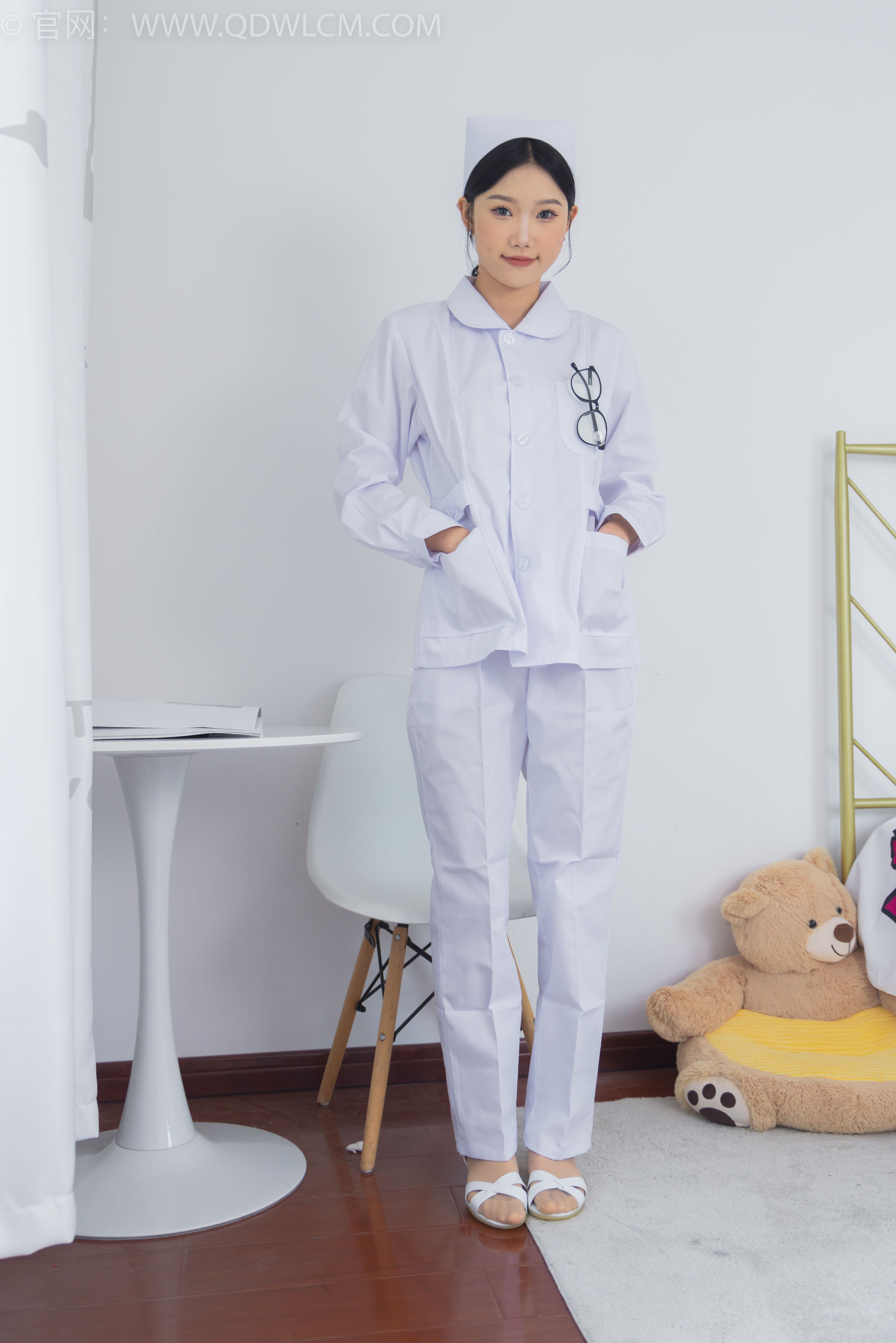 物恋传媒 No.1548 小猪-白衣天使_第1张