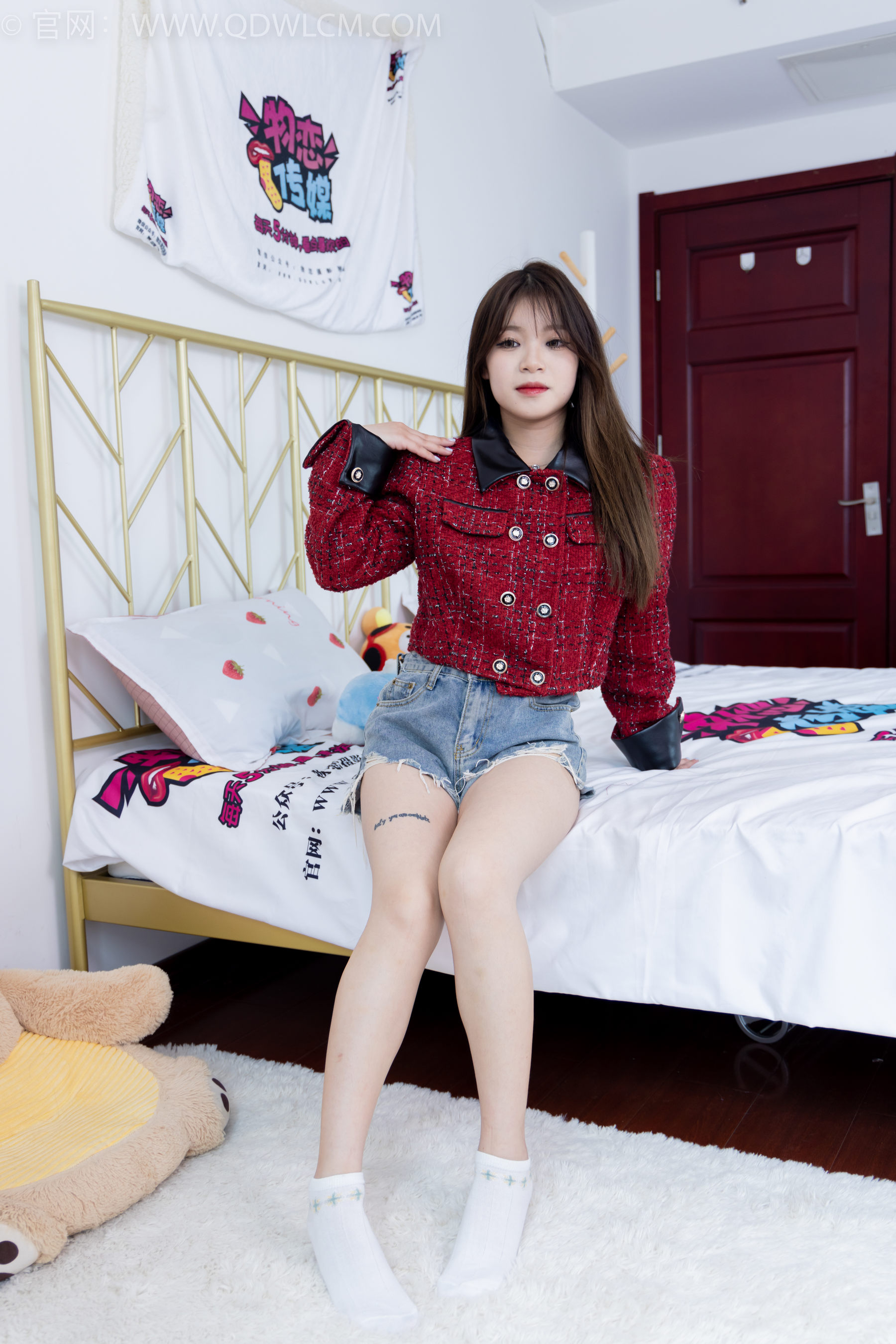 物恋传媒 No.1580 闪闪-草莓亮闪闪_第1张