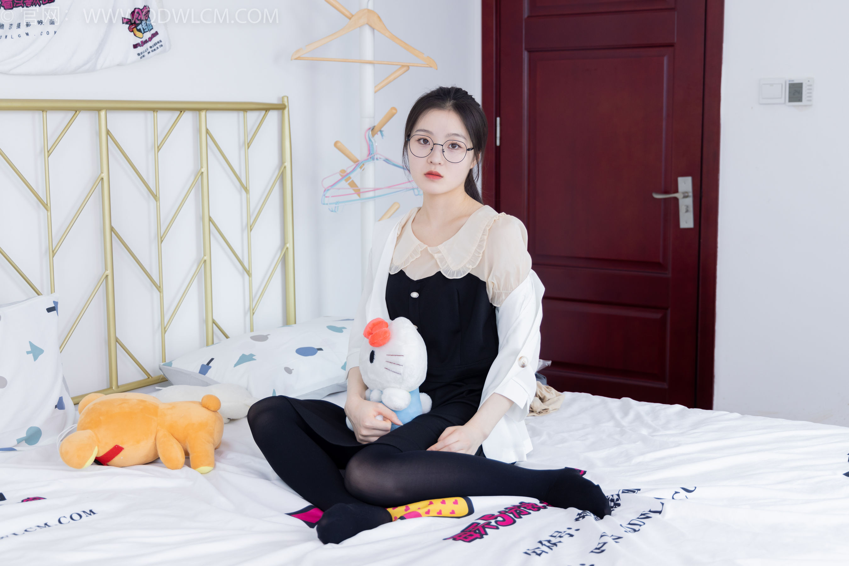 物恋传媒 No.1640 青柠 -木叶落秋声_第2张