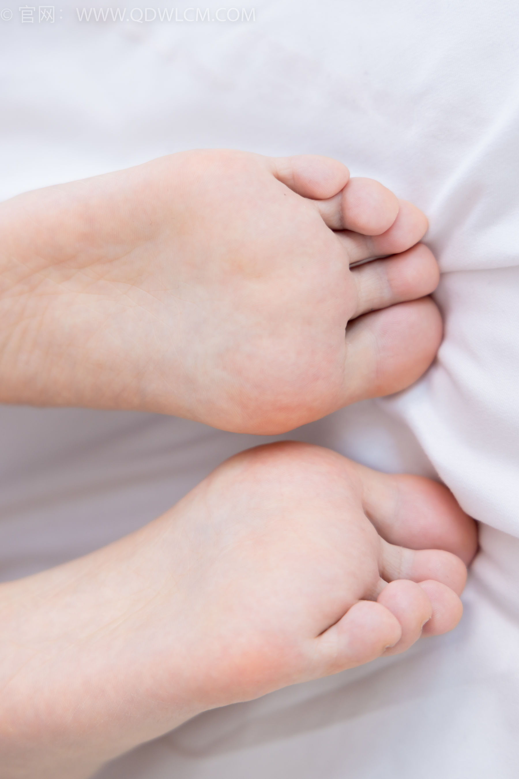 物恋传媒 No.1641 暗月 -雨天窝在家_第3张